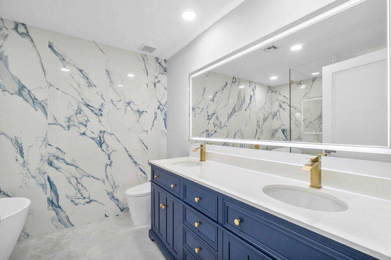 5214 Lake Catalina Drive N C