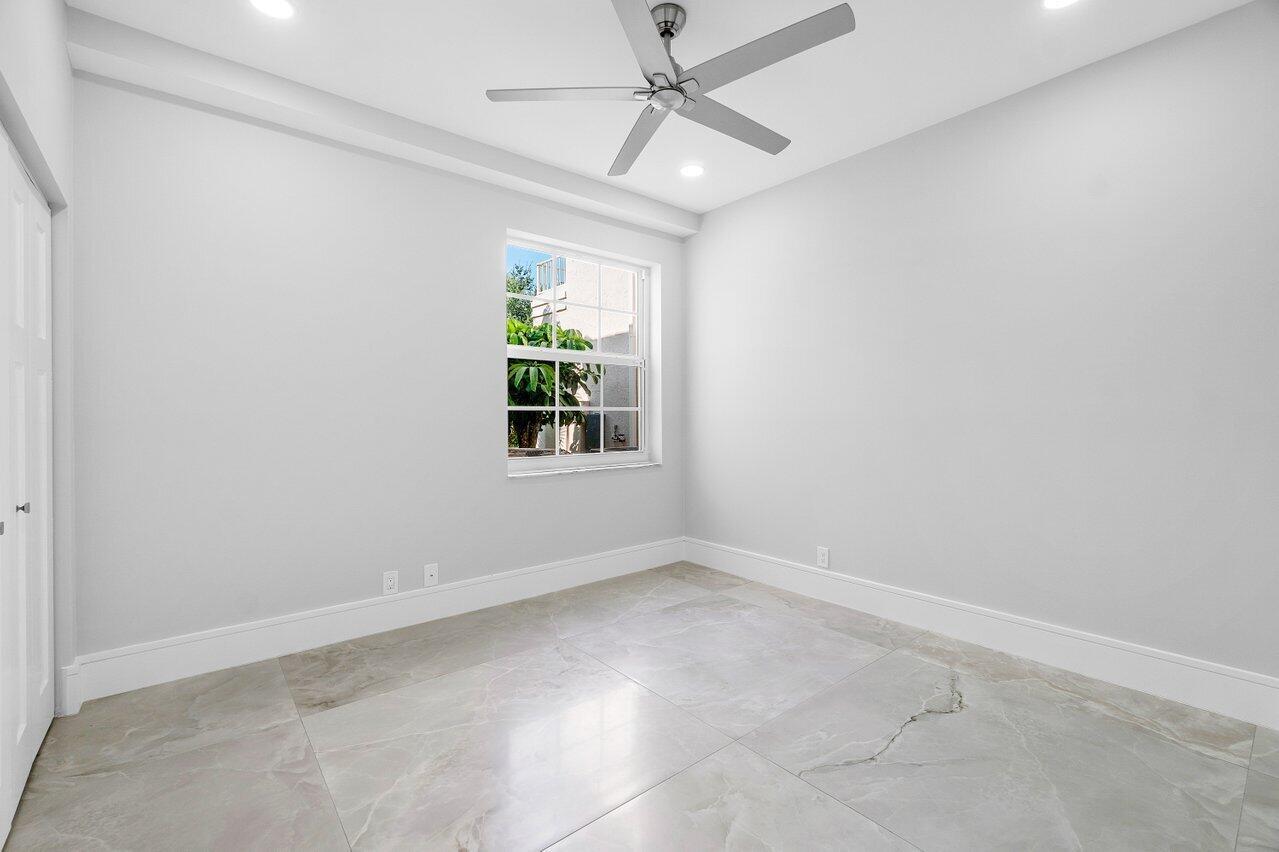 5214 Lake Catalina Drive N C