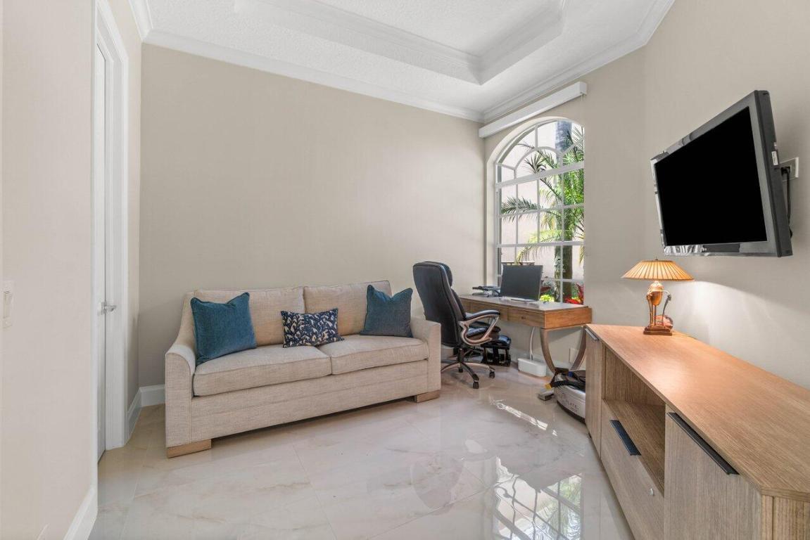 16886 Knightsbridge Lane