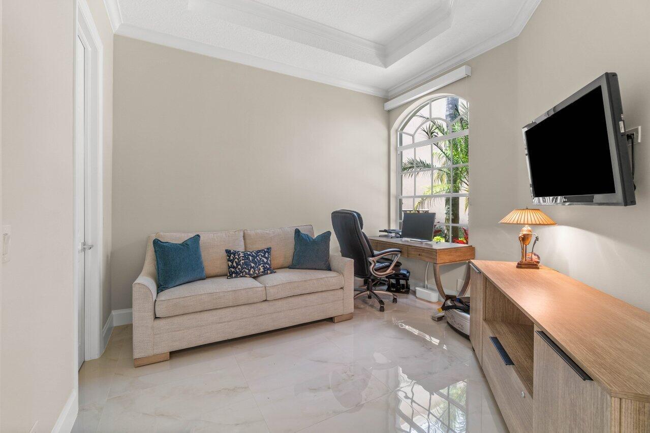 16886 Knightsbridge Lane