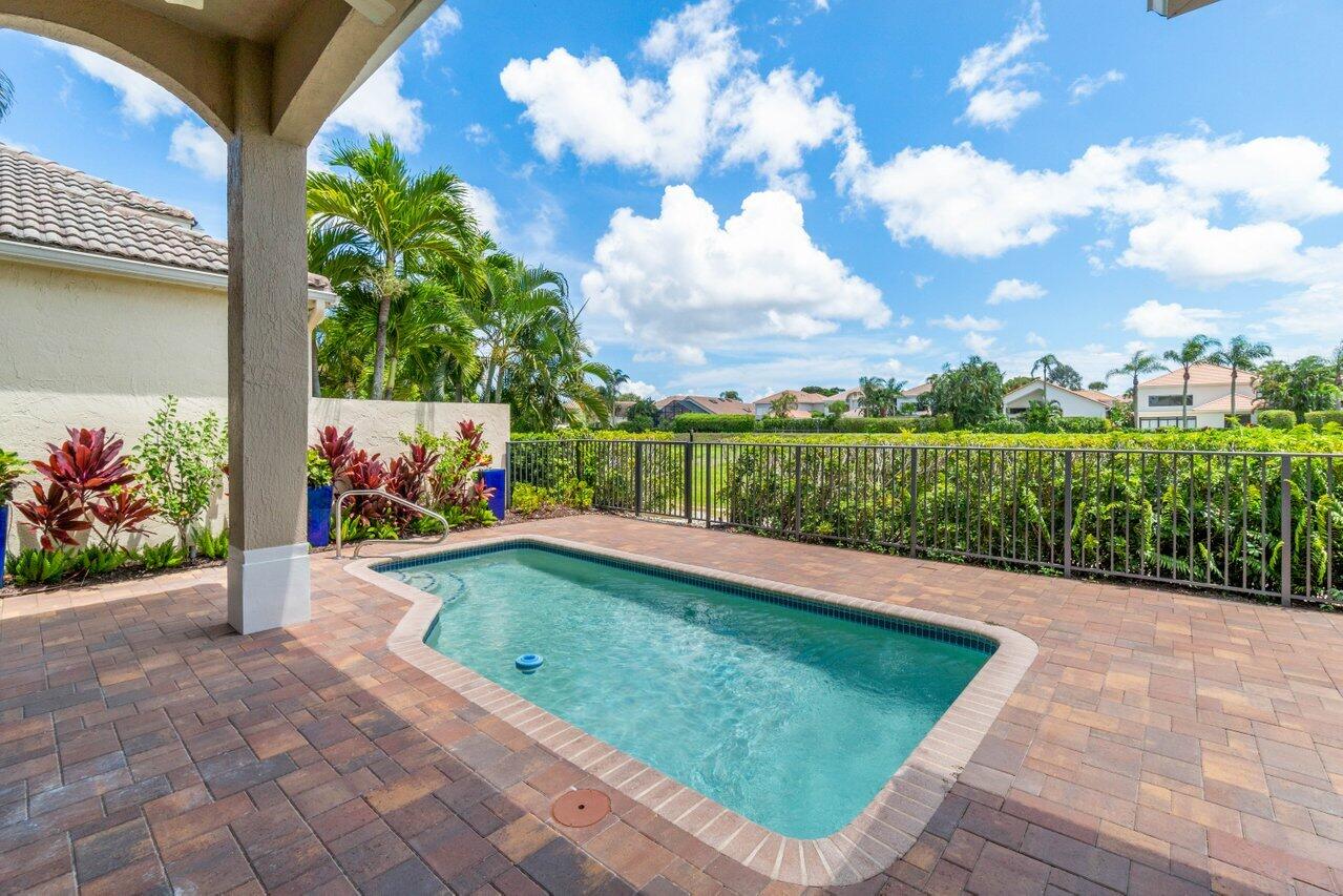 16886 Knightsbridge Lane
