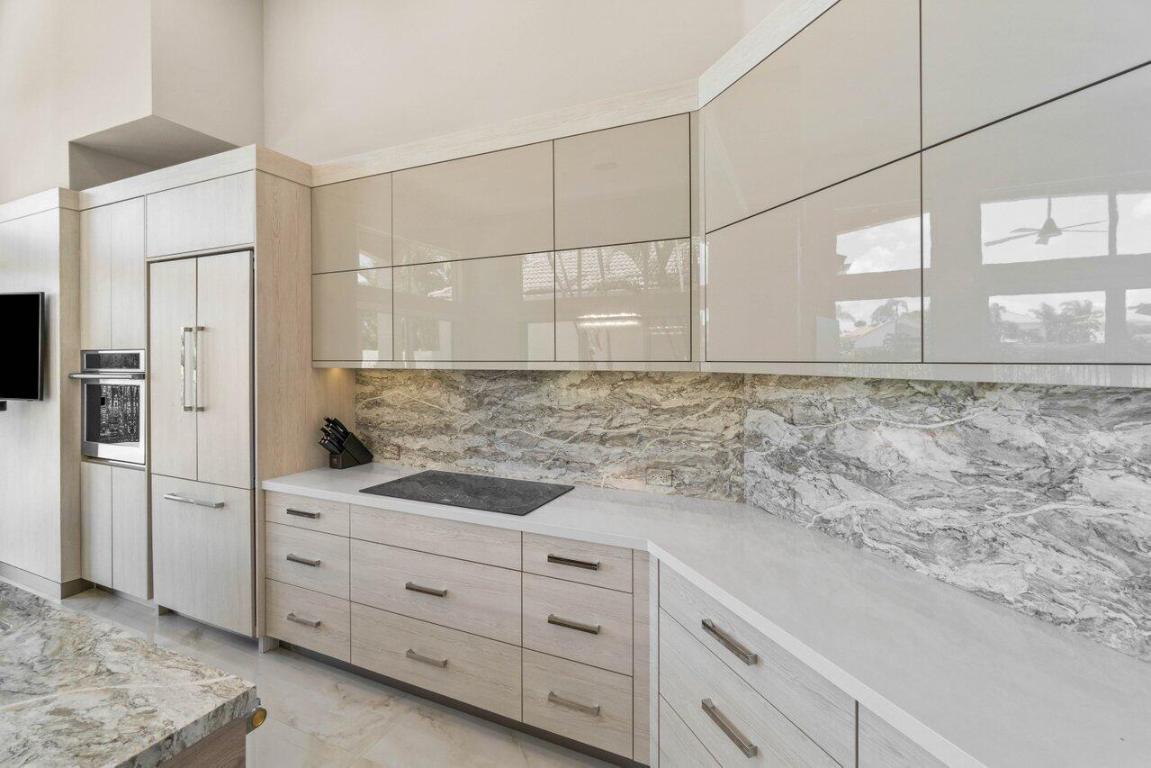 16886 Knightsbridge Lane