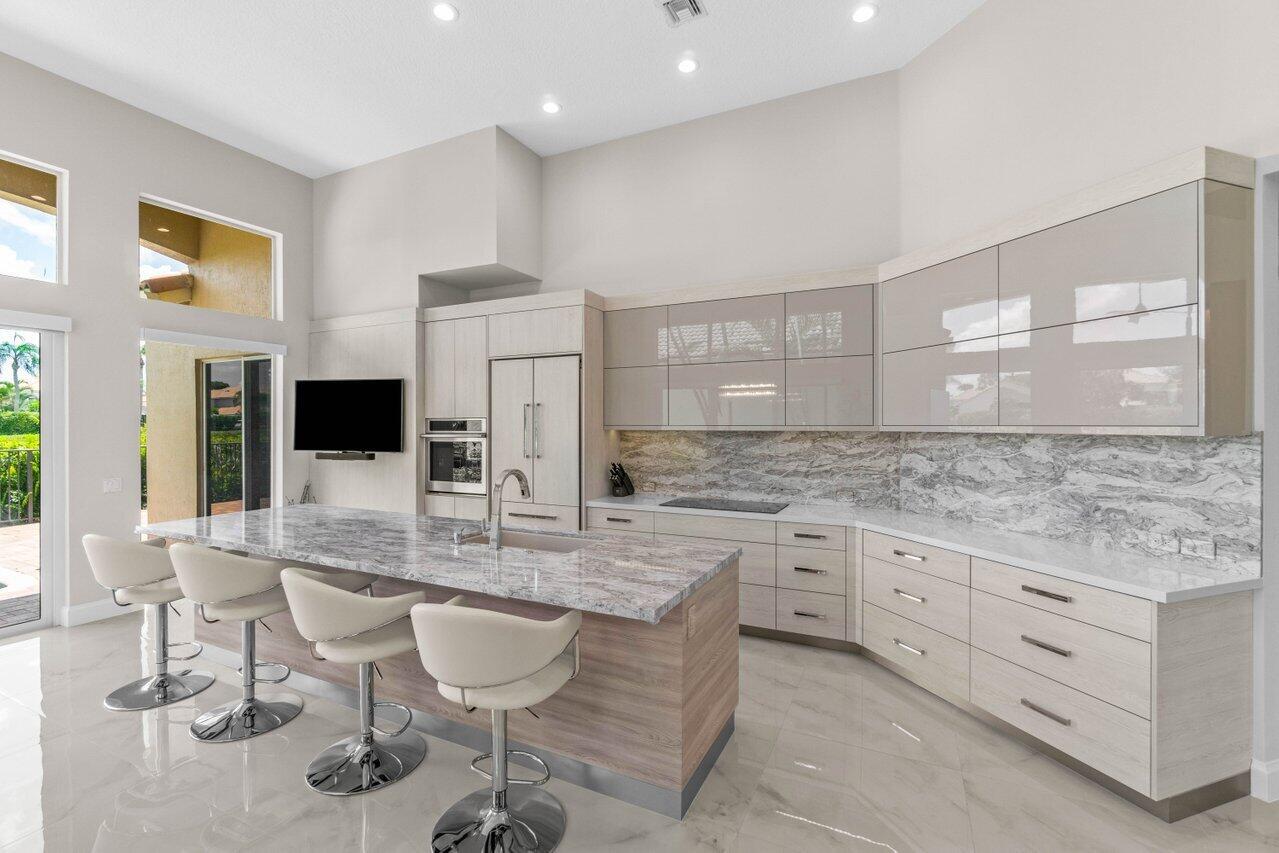 16886 Knightsbridge Lane