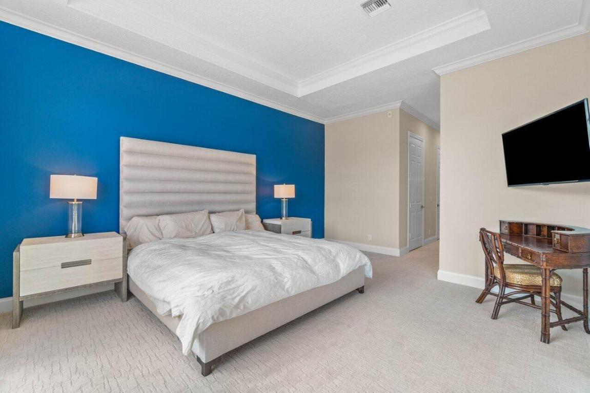 16886 Knightsbridge Lane