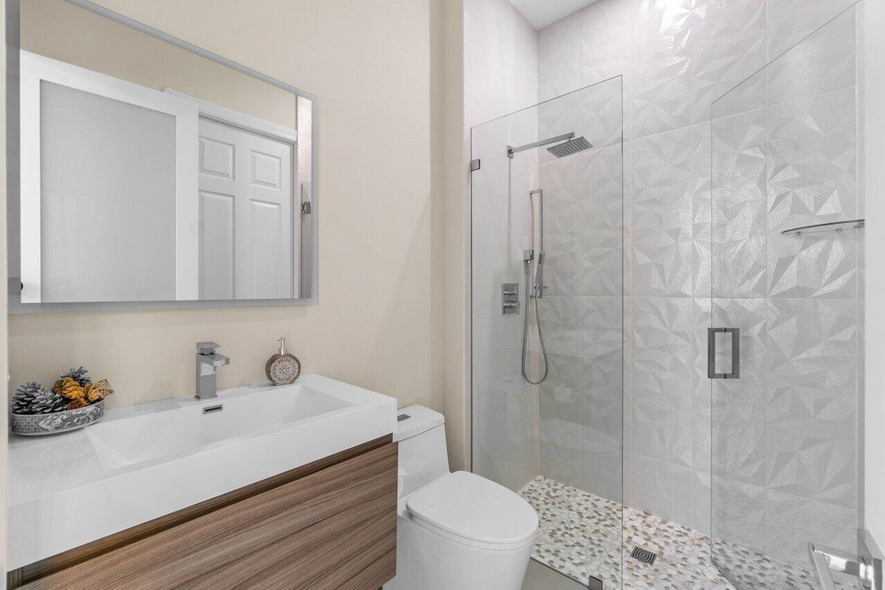 16886 Knightsbridge Lane