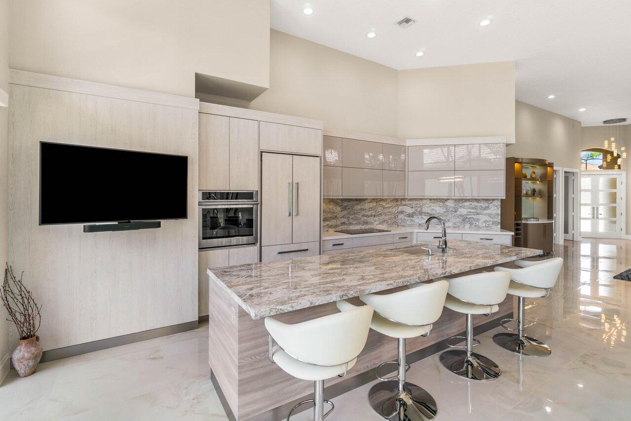 16886 Knightsbridge Lane