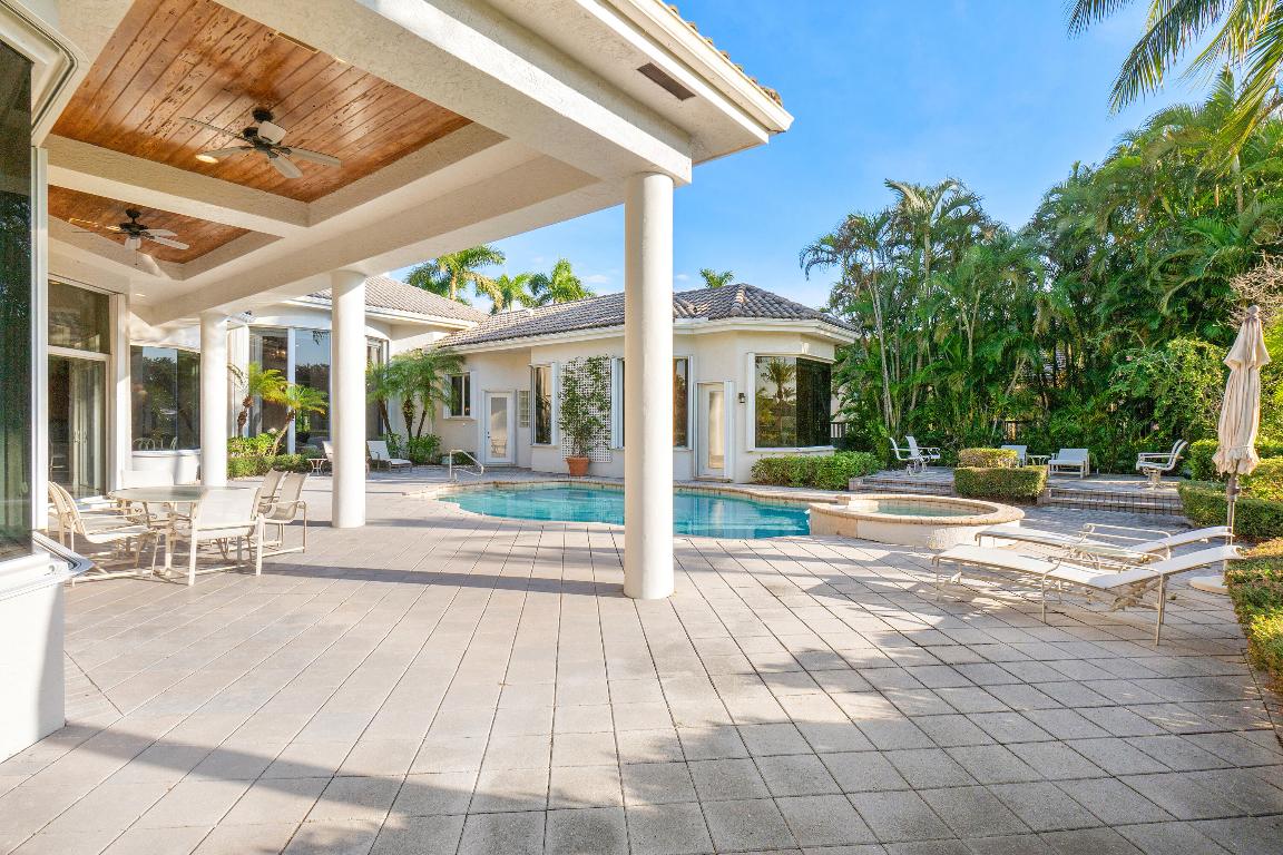 5679 Vintage Oaks Circle