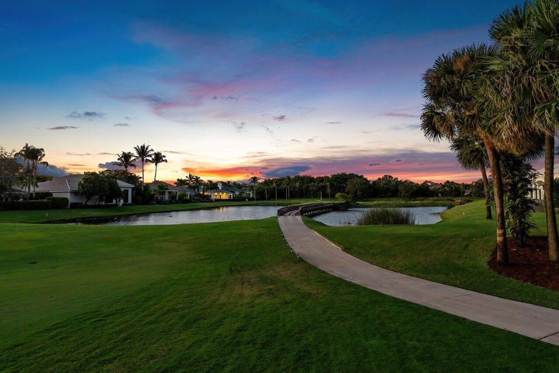 5679 Vintage Oaks Circle