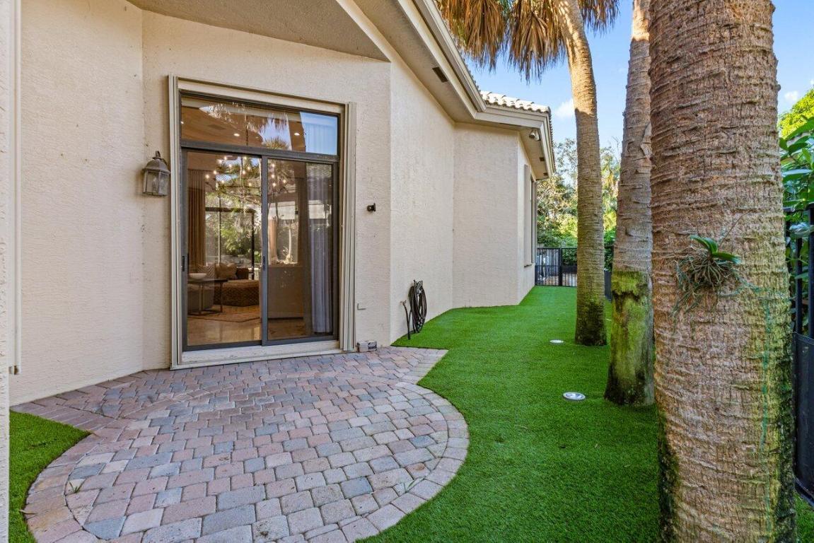 5848 Vintage Oaks Circle