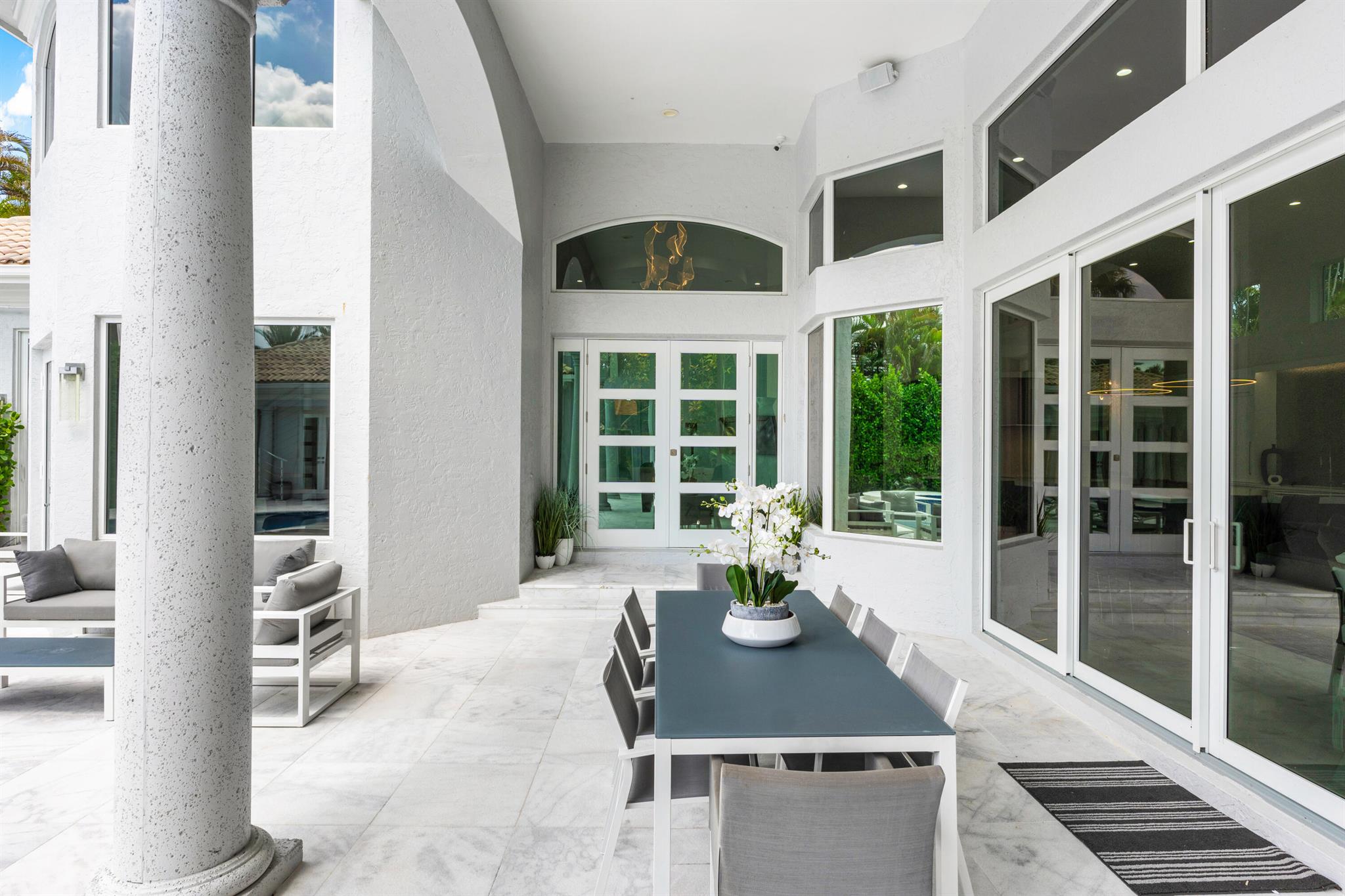 5784 Vintage Oaks Circle