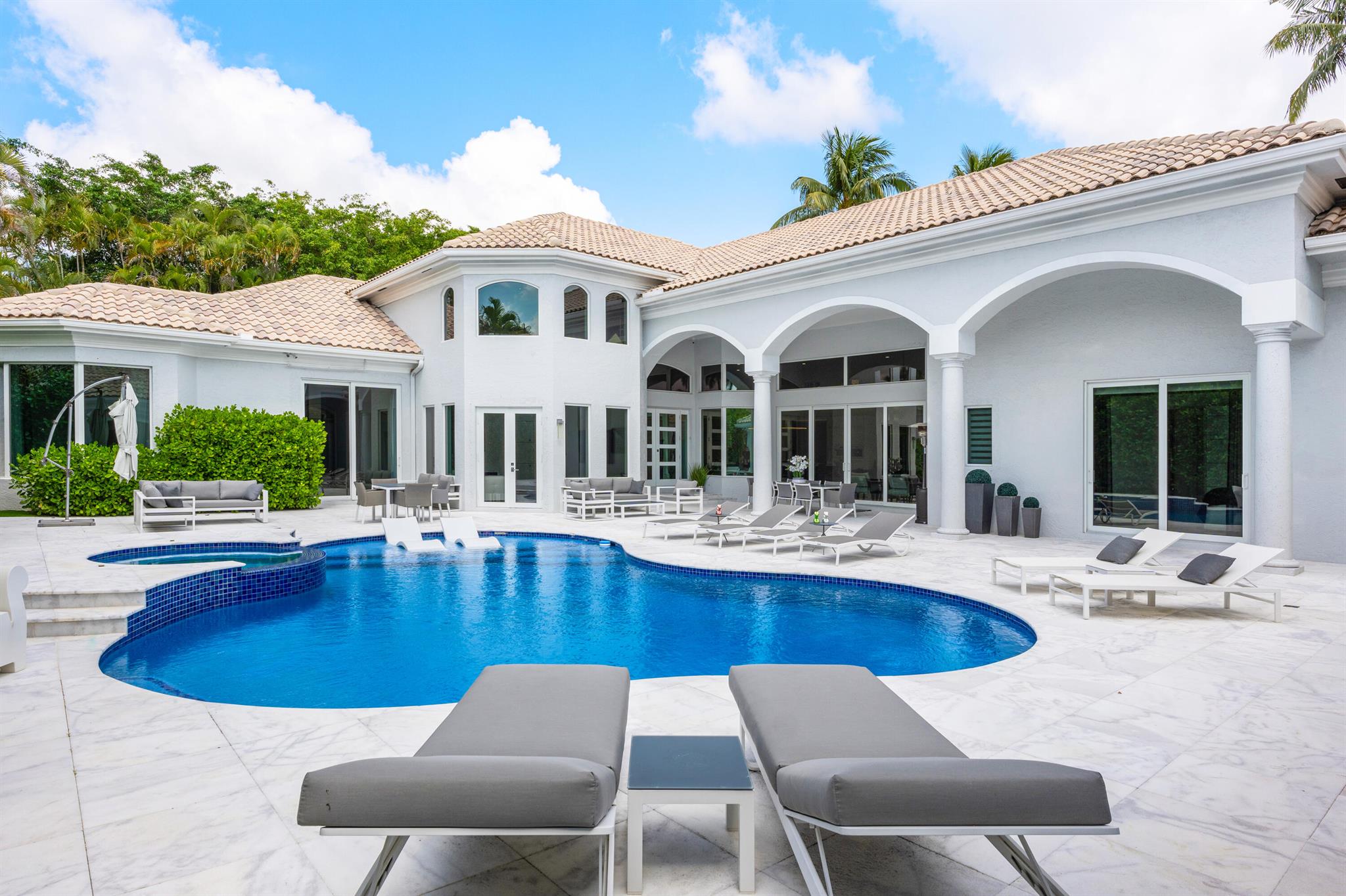 5784 Vintage Oaks Circle