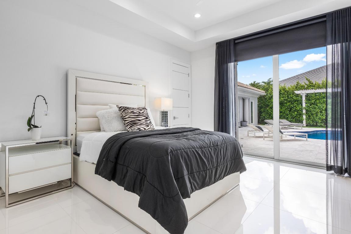 5784 Vintage Oaks Circle