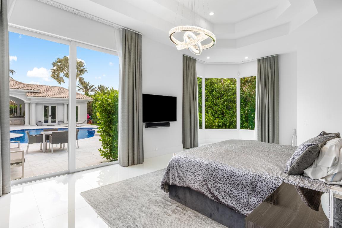 5784 Vintage Oaks Circle