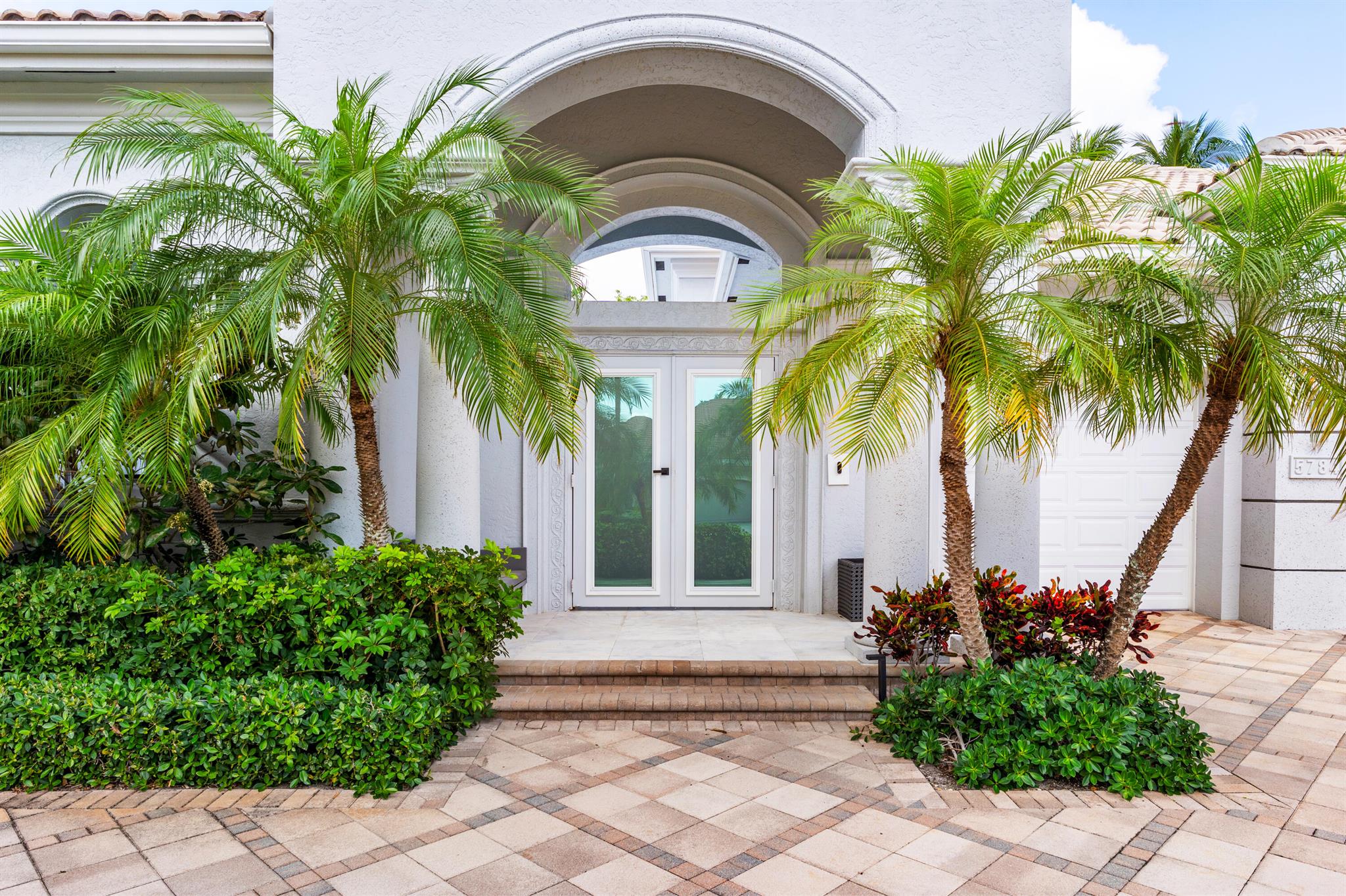 5784 Vintage Oaks Circle