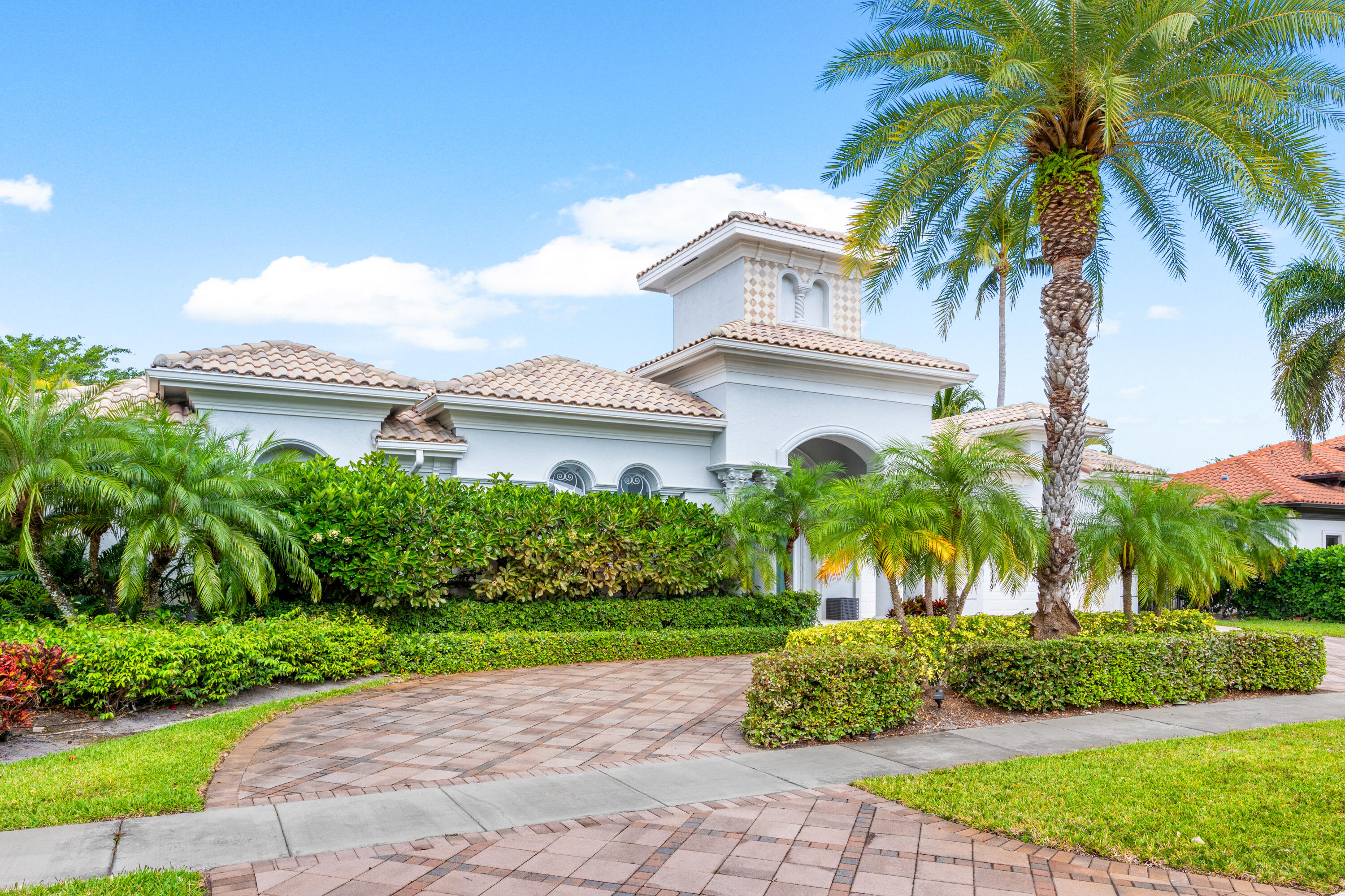 5784 Vintage Oaks Circle