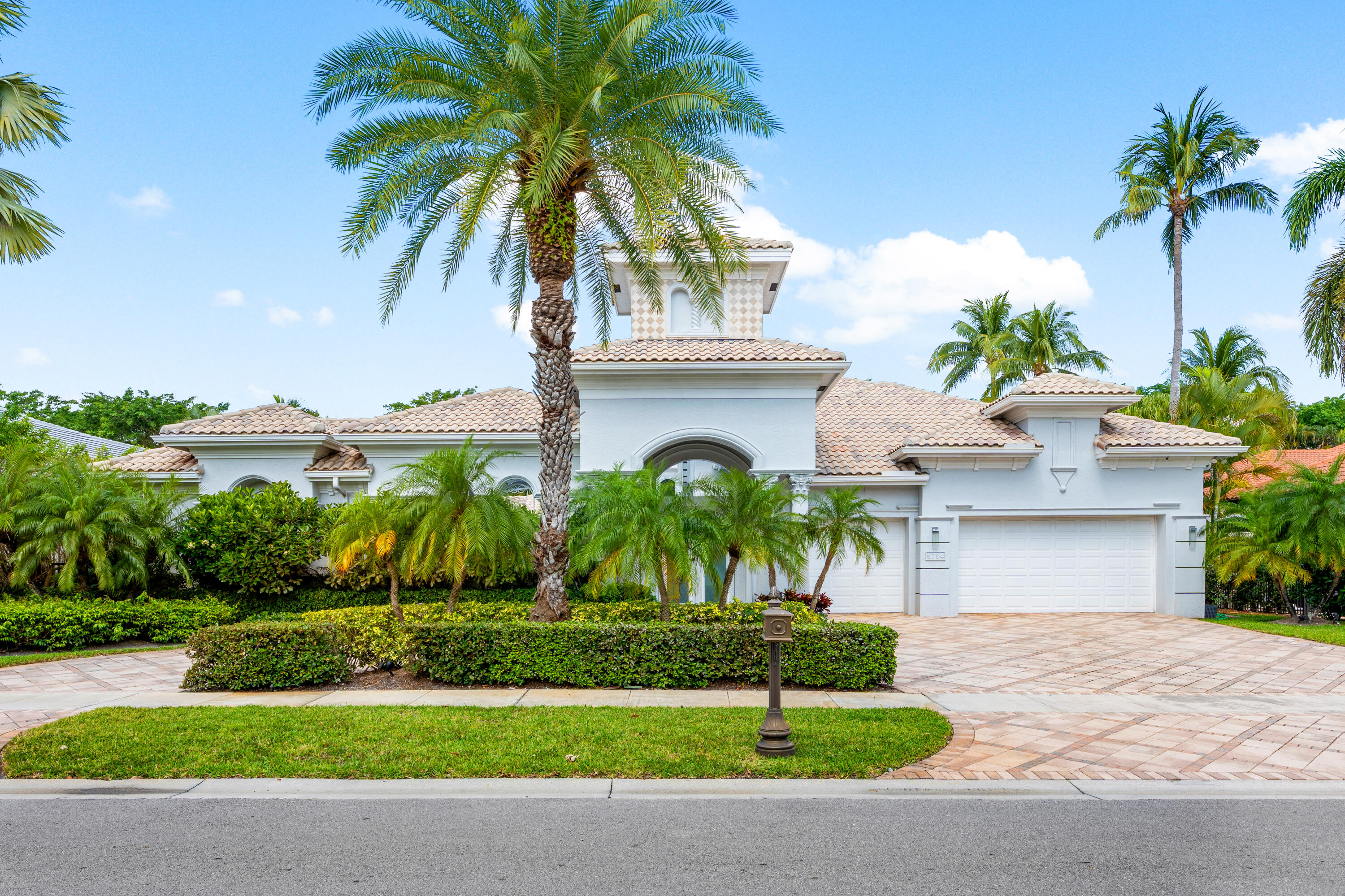 5784 Vintage Oaks Circle