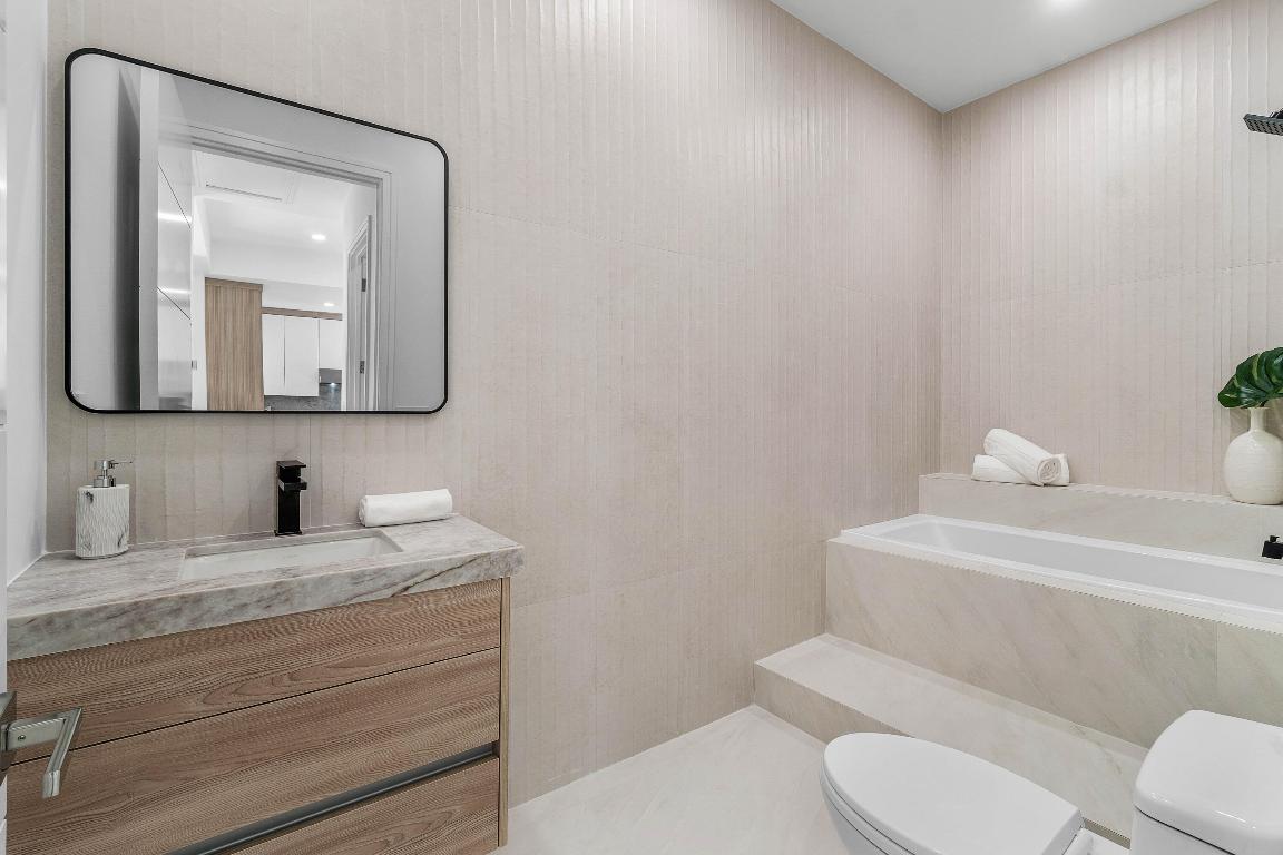 5100 Lake Catalina Drive D