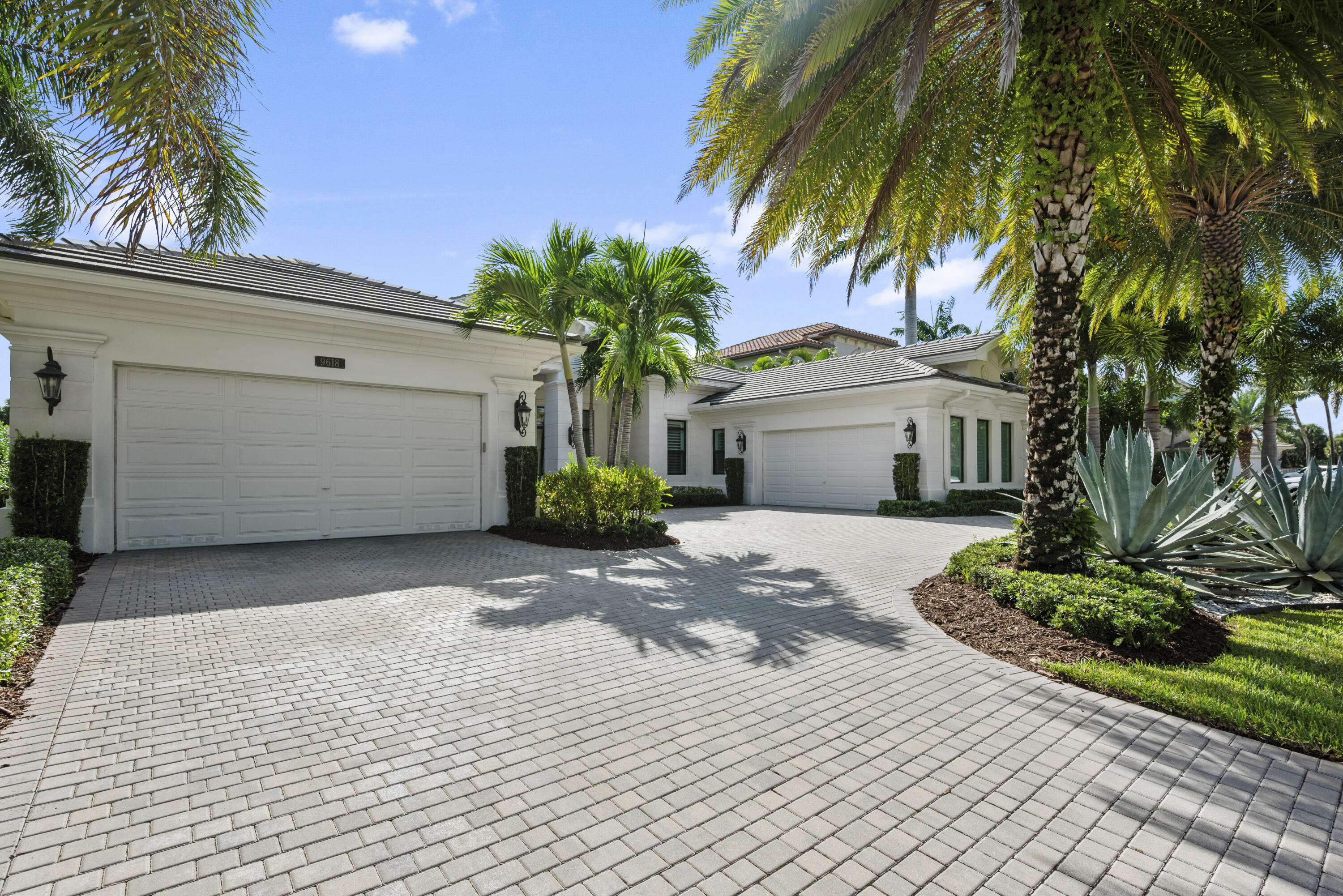 9618 Labelle Court