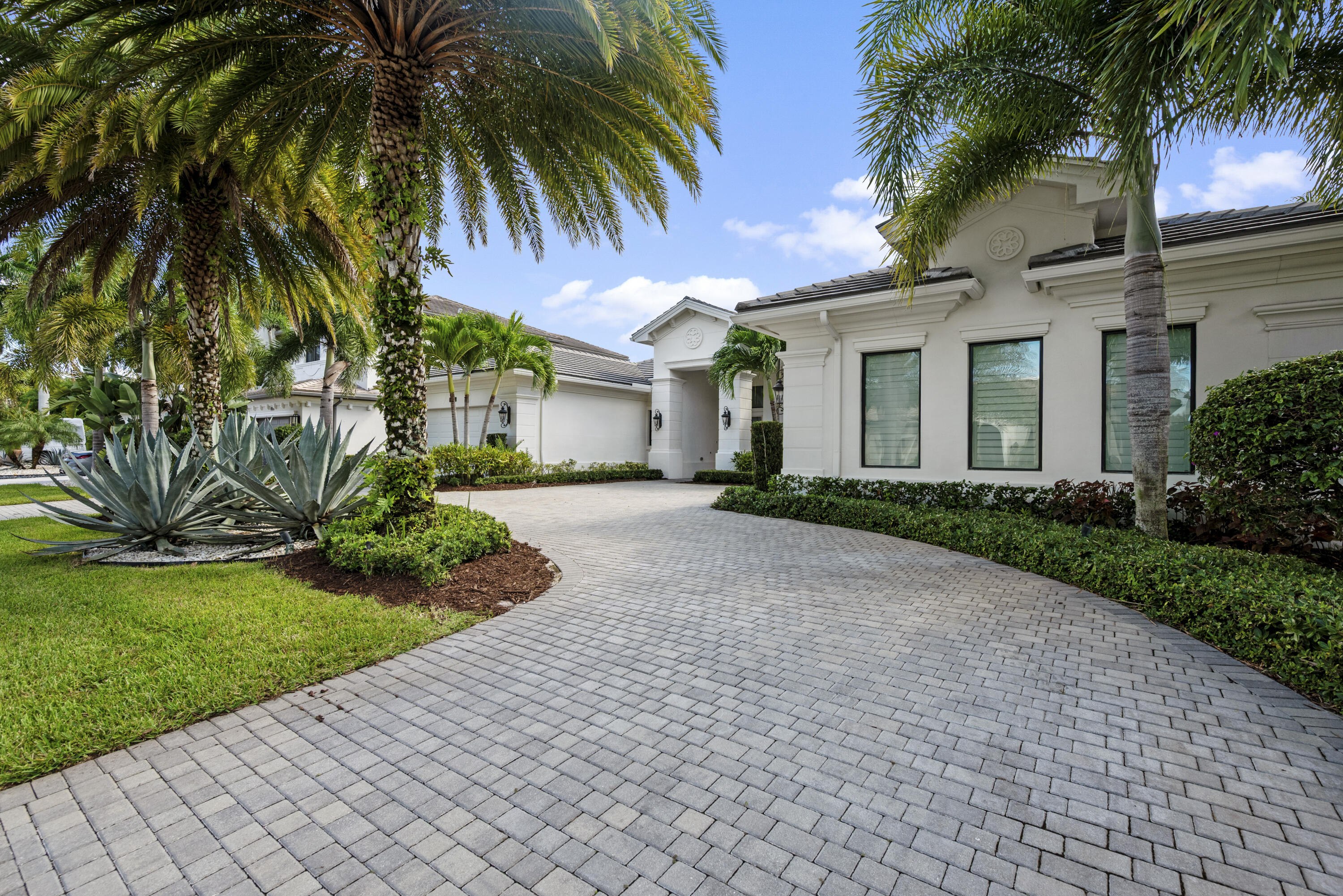 9618 Labelle Court