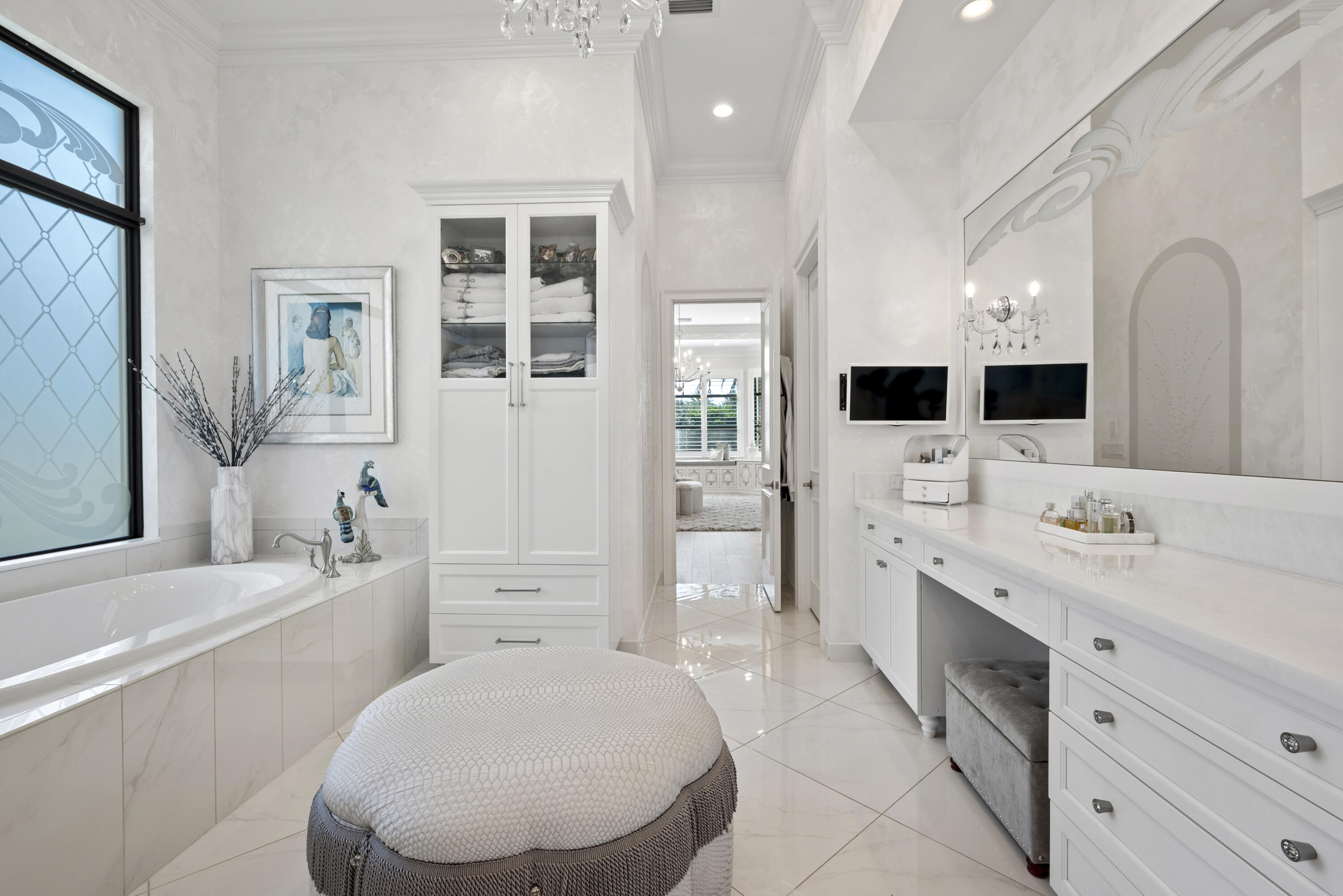 9618 Labelle Court