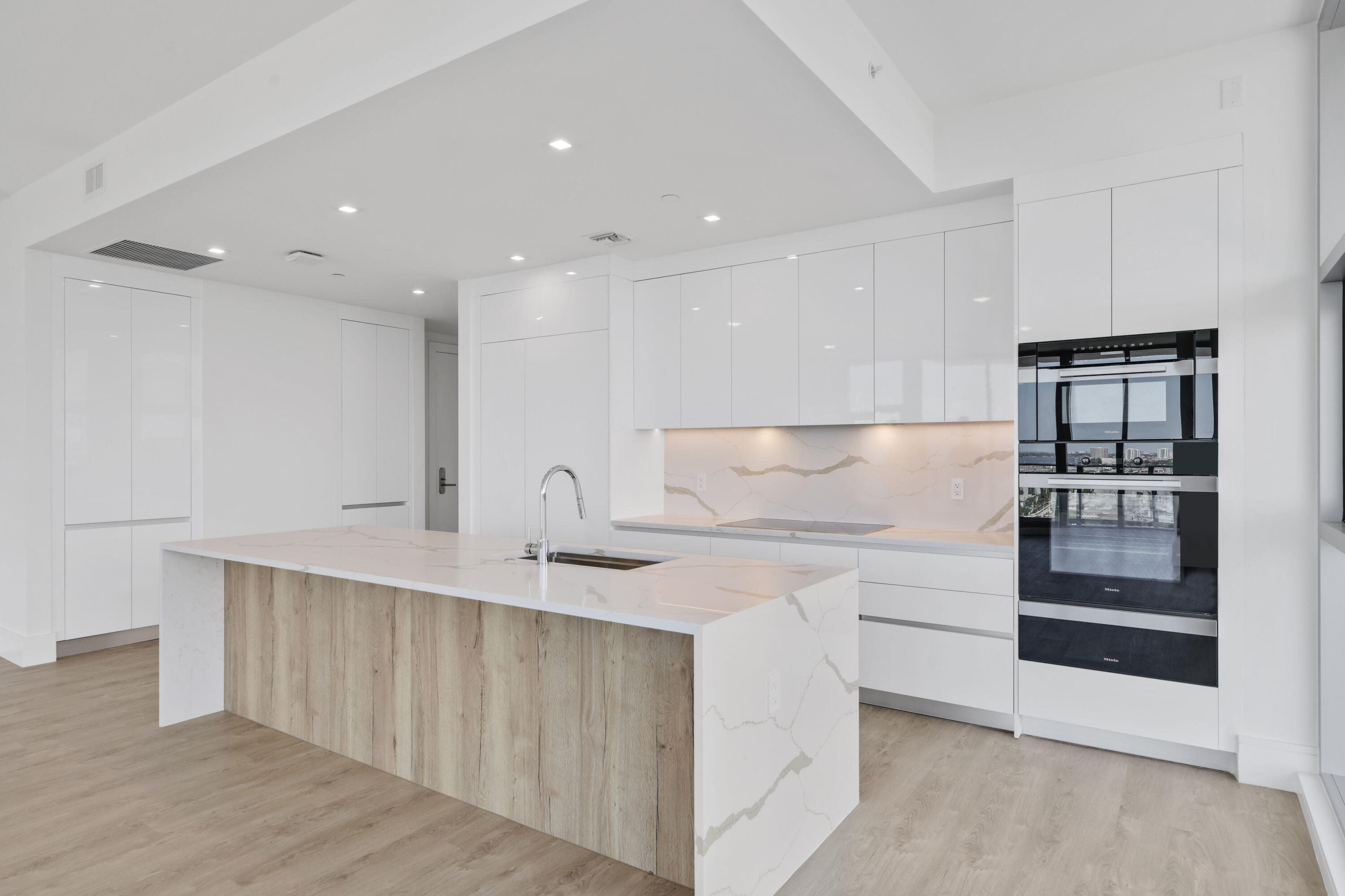 220 Lake Shore Drive 1823