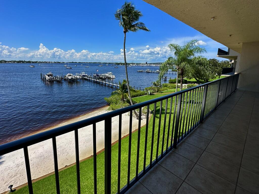 624 SW Saint Lucie Crescent 308