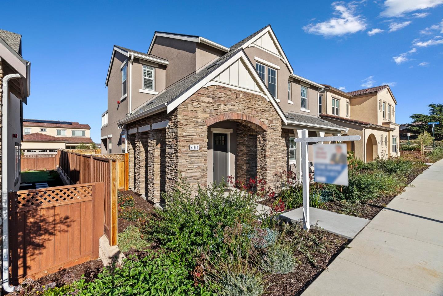 493 Heights DR