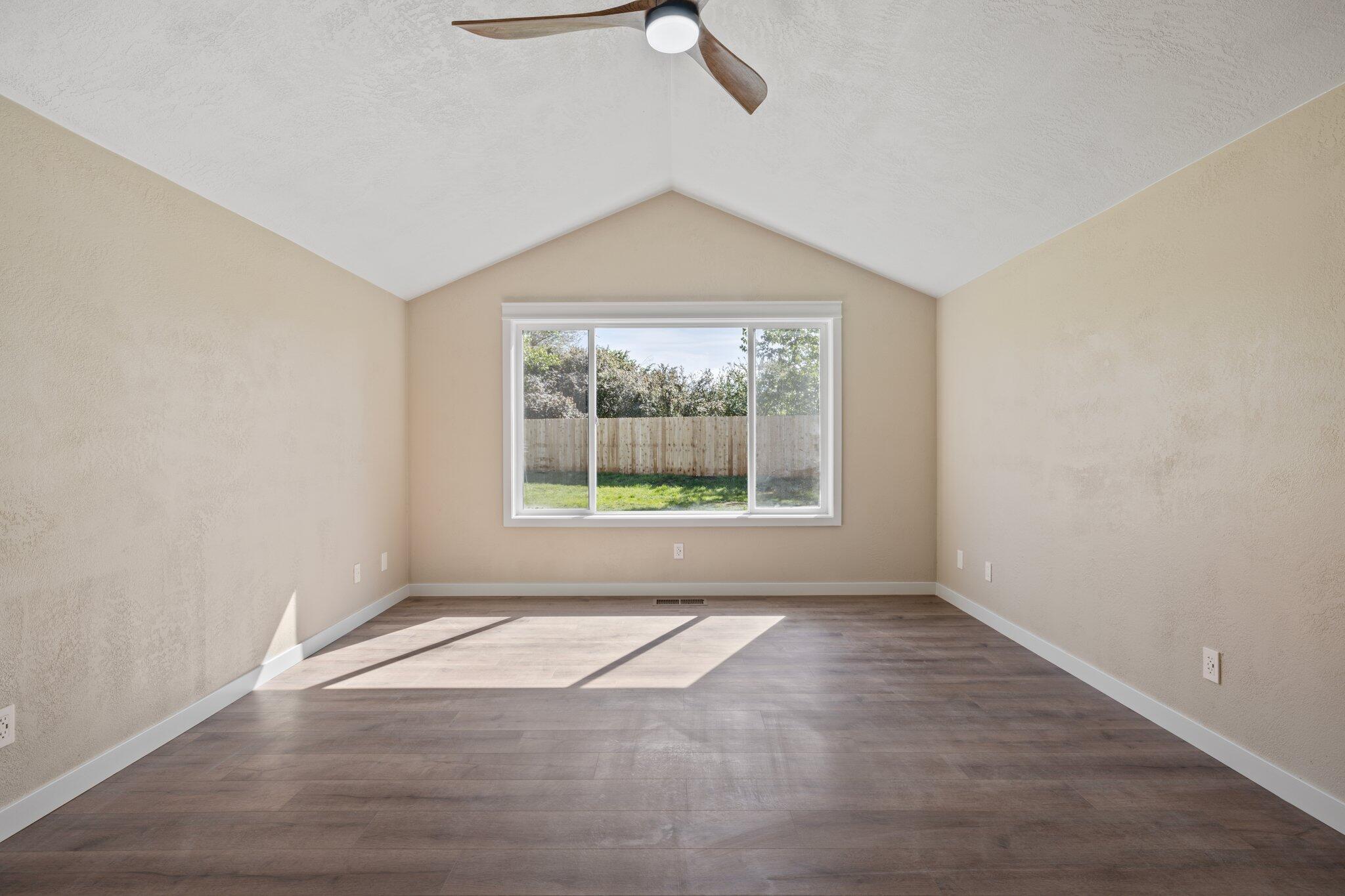 1258 Looking Glass