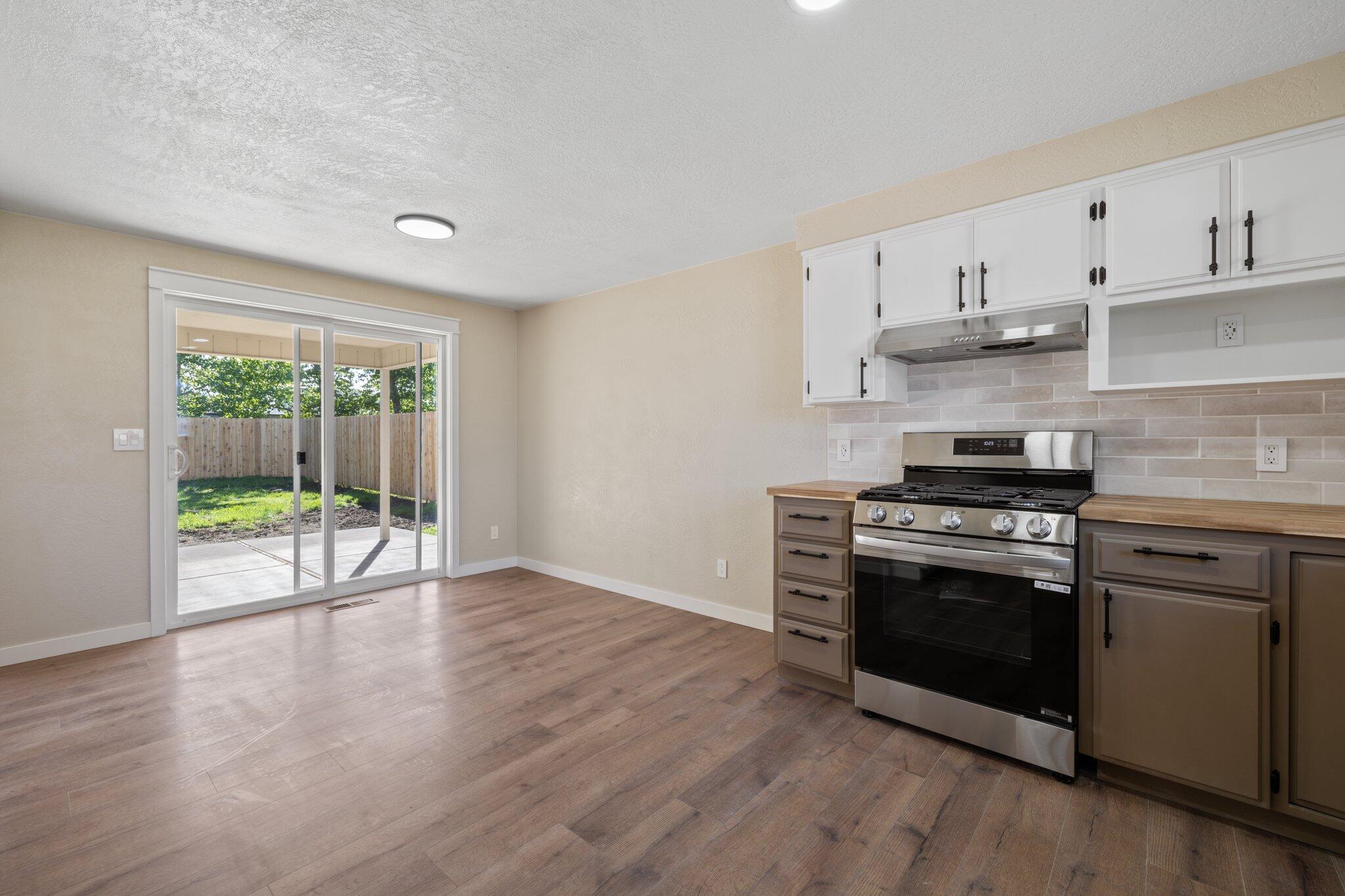 1258 Looking Glass