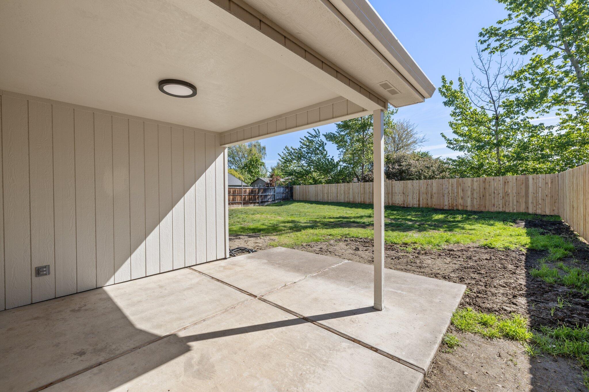 1258 Looking Glass