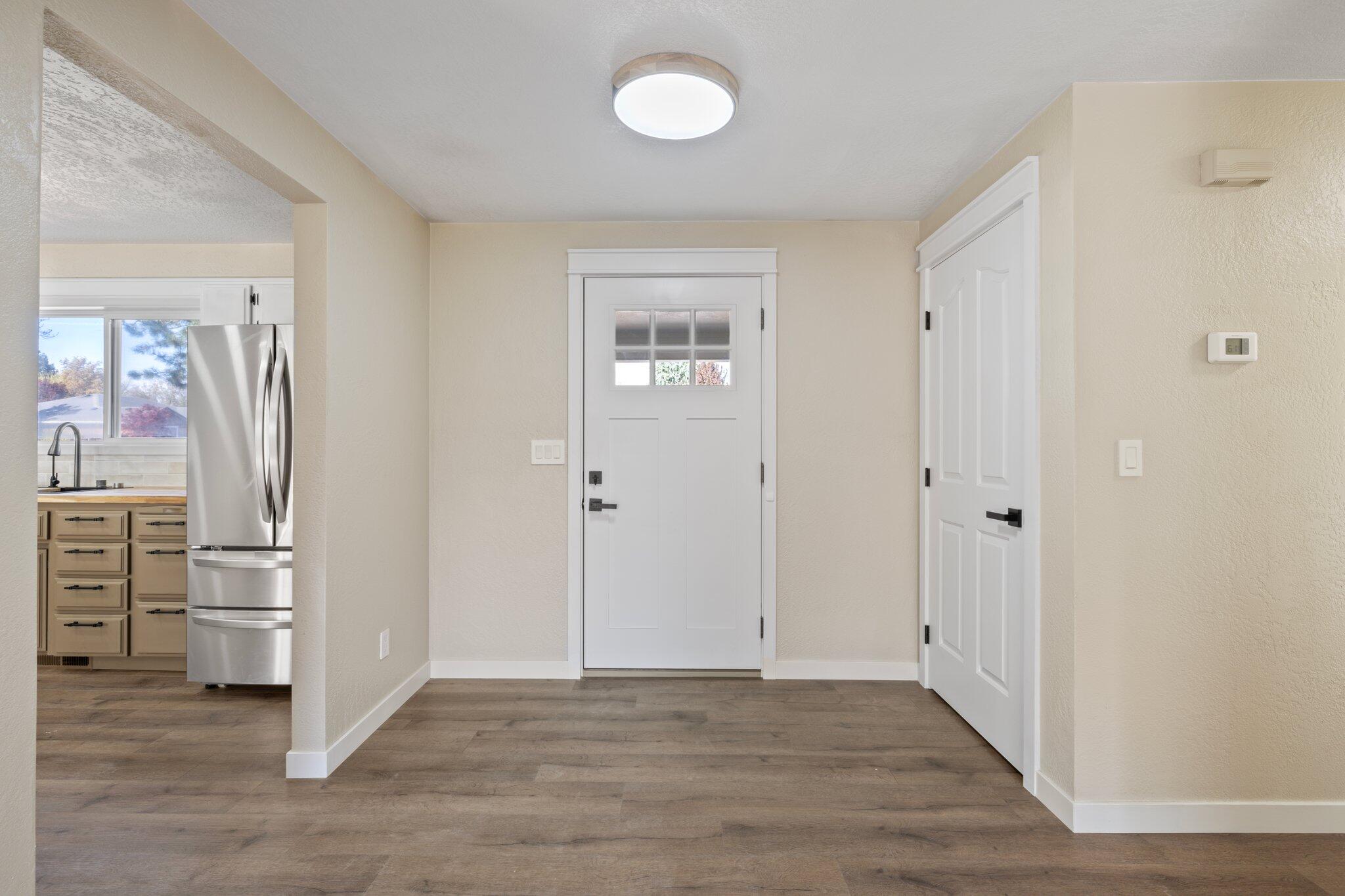1258 Looking Glass
