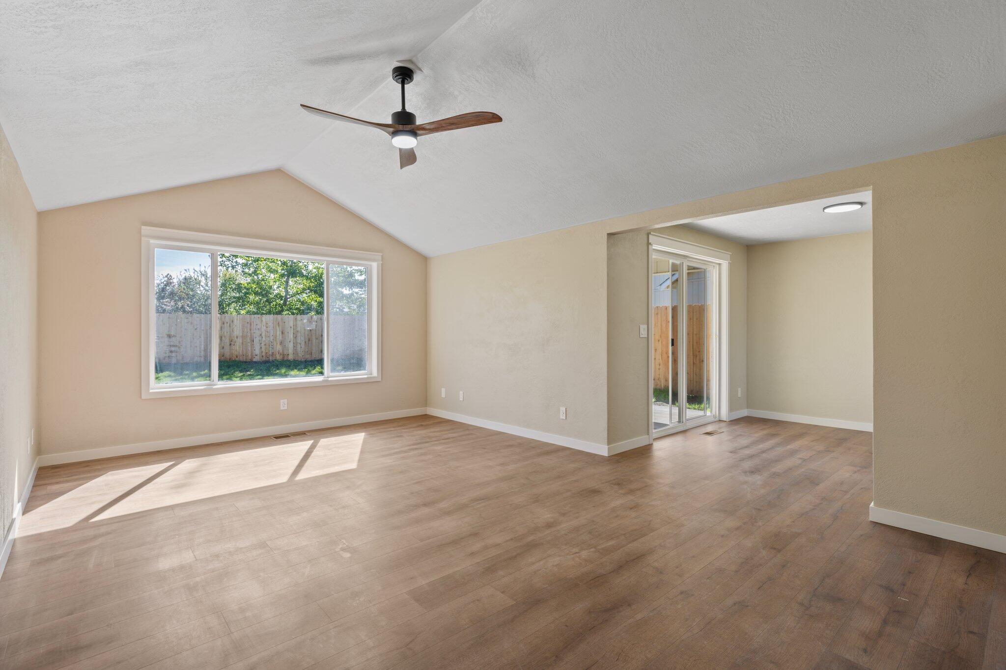 1258 Looking Glass