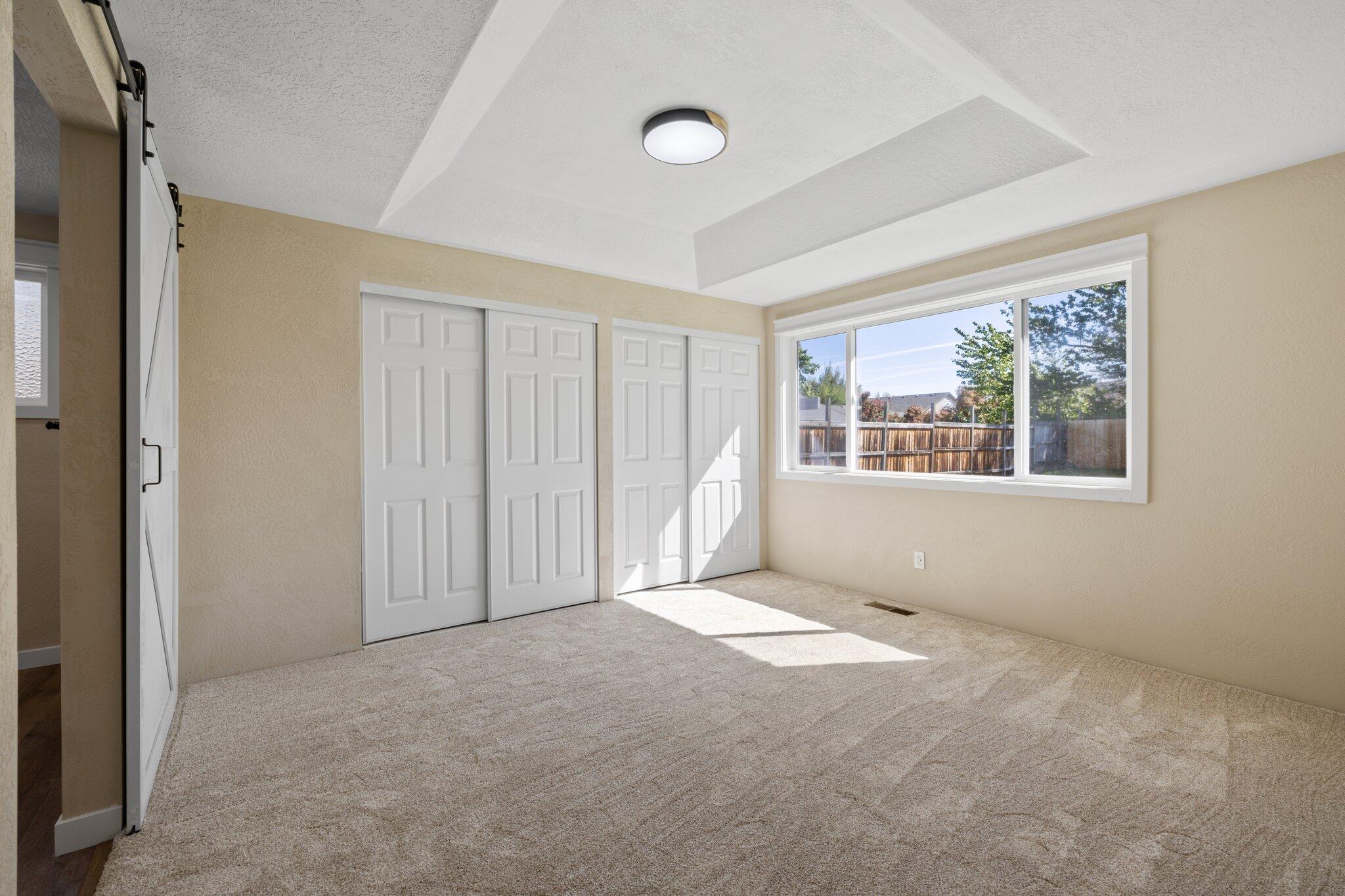 1258 Looking Glass