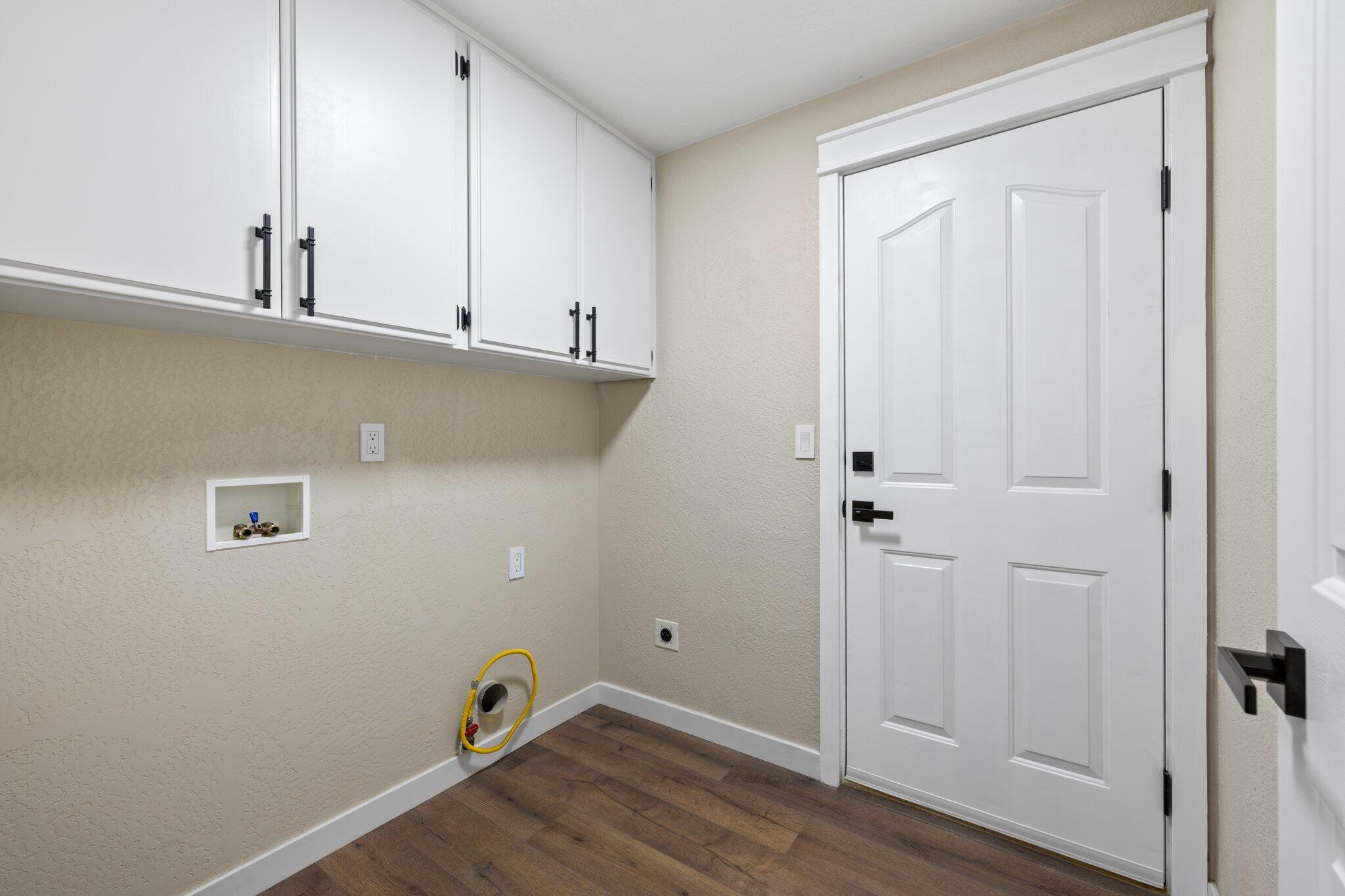 1258 Looking Glass