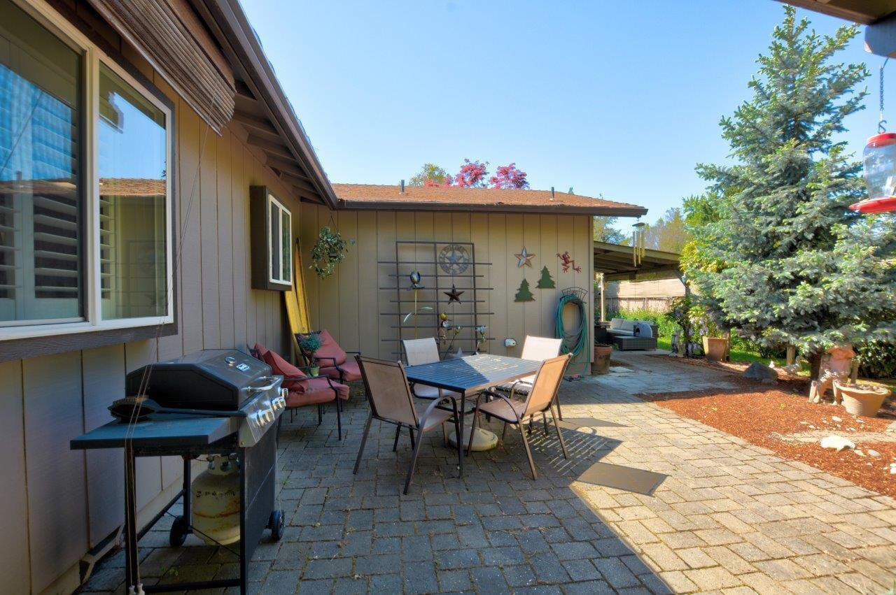 1888 SW Meadow Glen