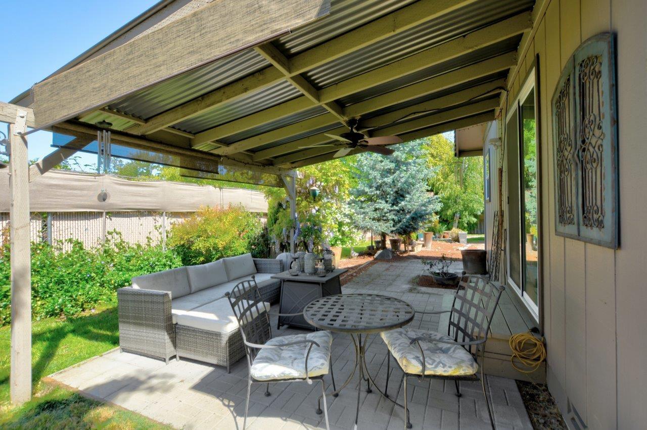 1888 SW Meadow Glen