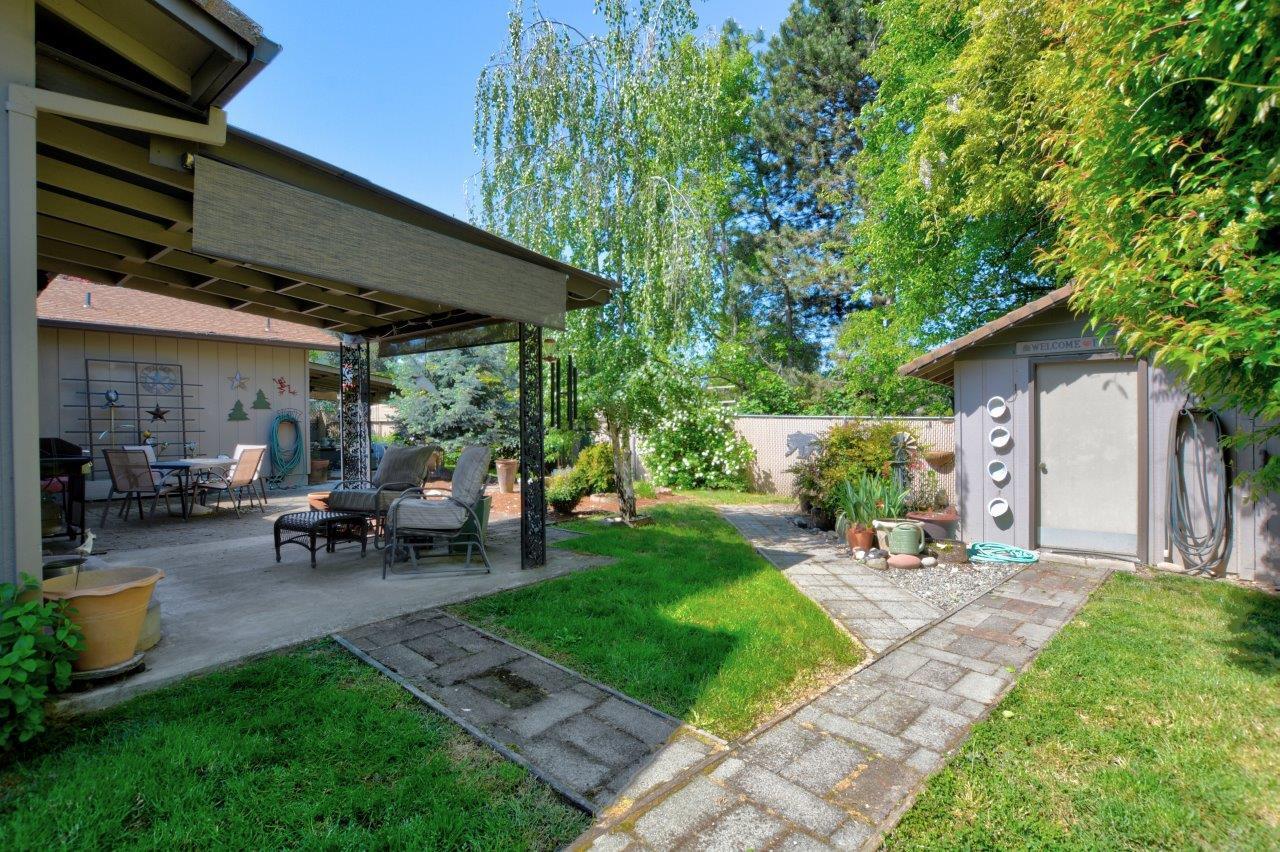 1888 SW Meadow Glen