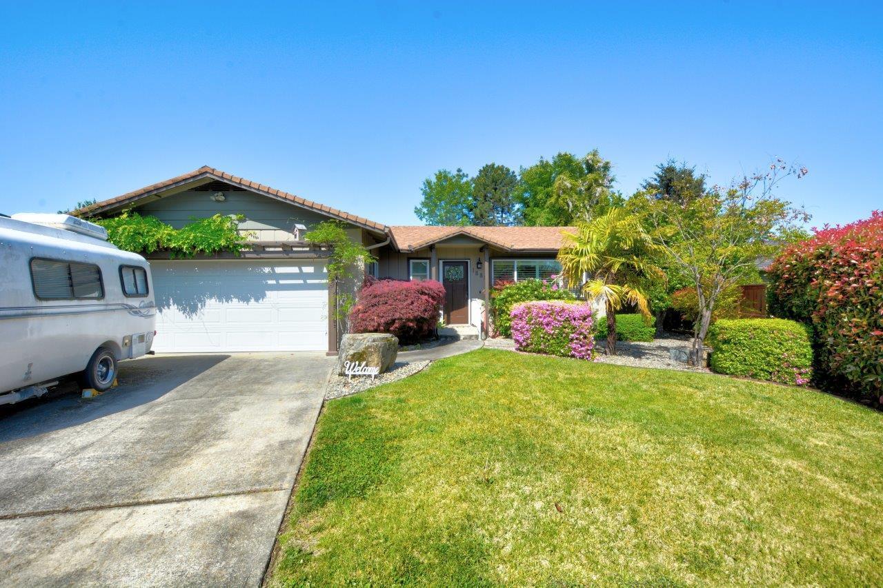 1888 SW Meadow Glen
