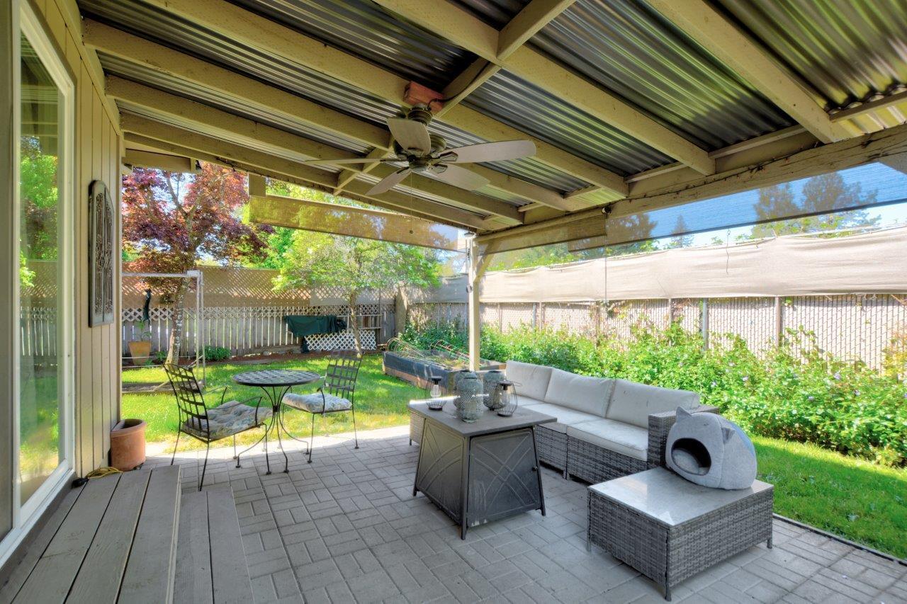 1888 SW Meadow Glen