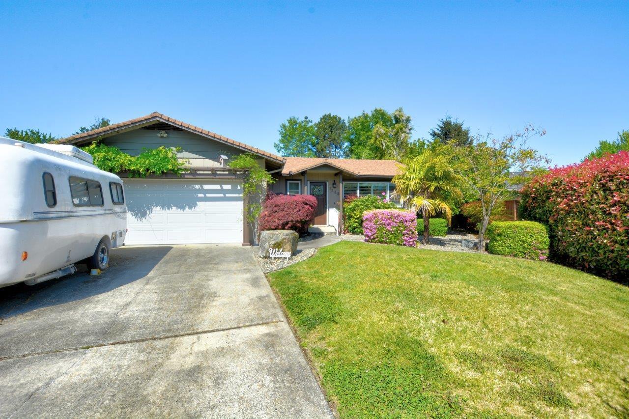 1888 SW Meadow Glen