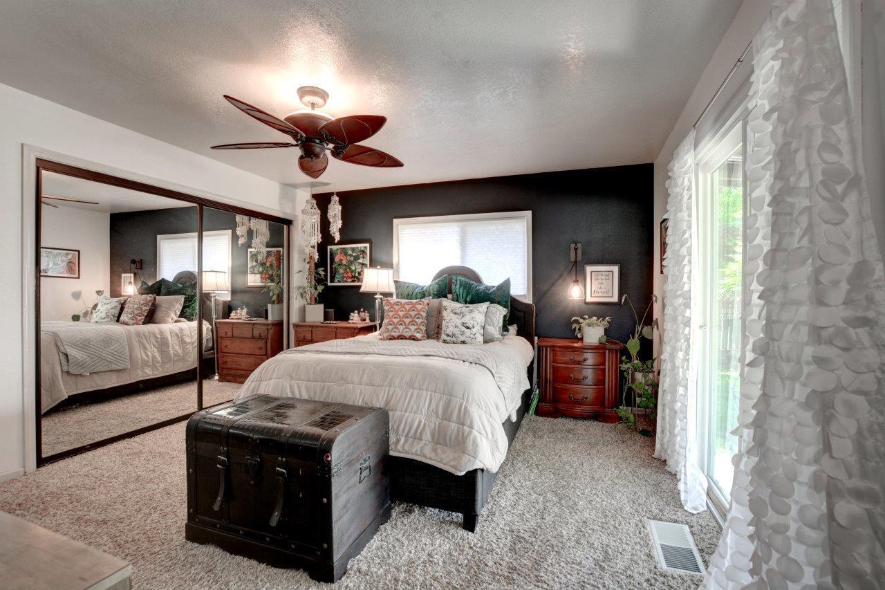 1888 SW Meadow Glen