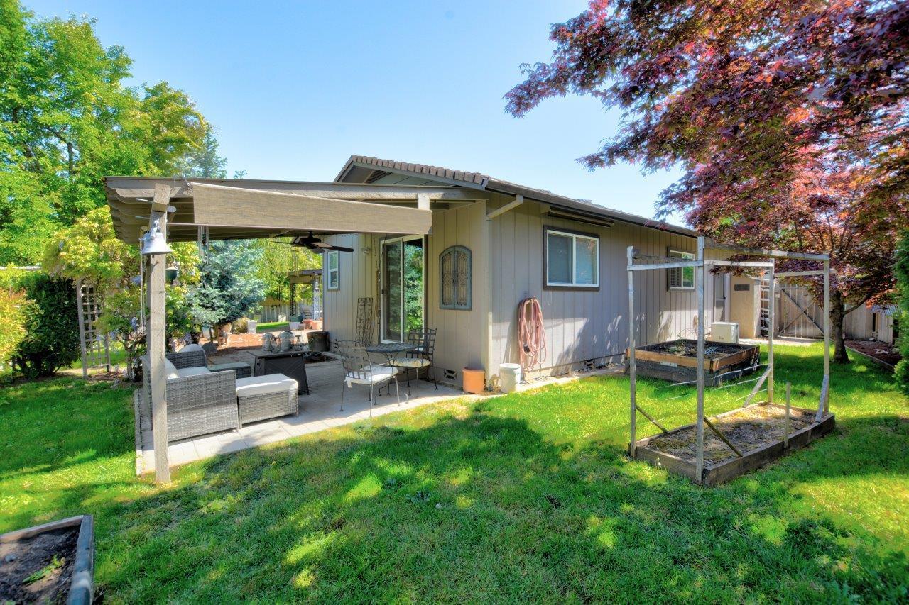 1888 SW Meadow Glen