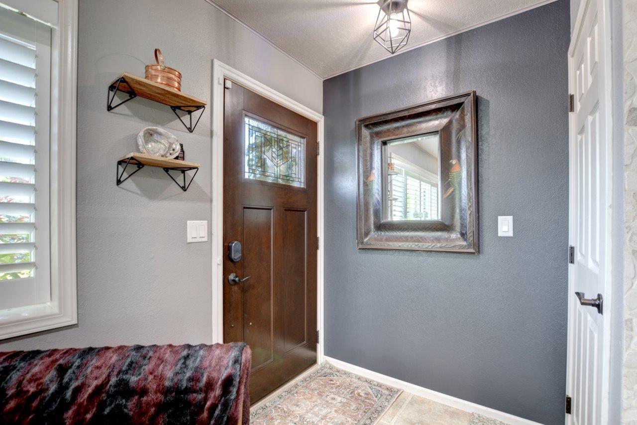 1888 SW Meadow Glen