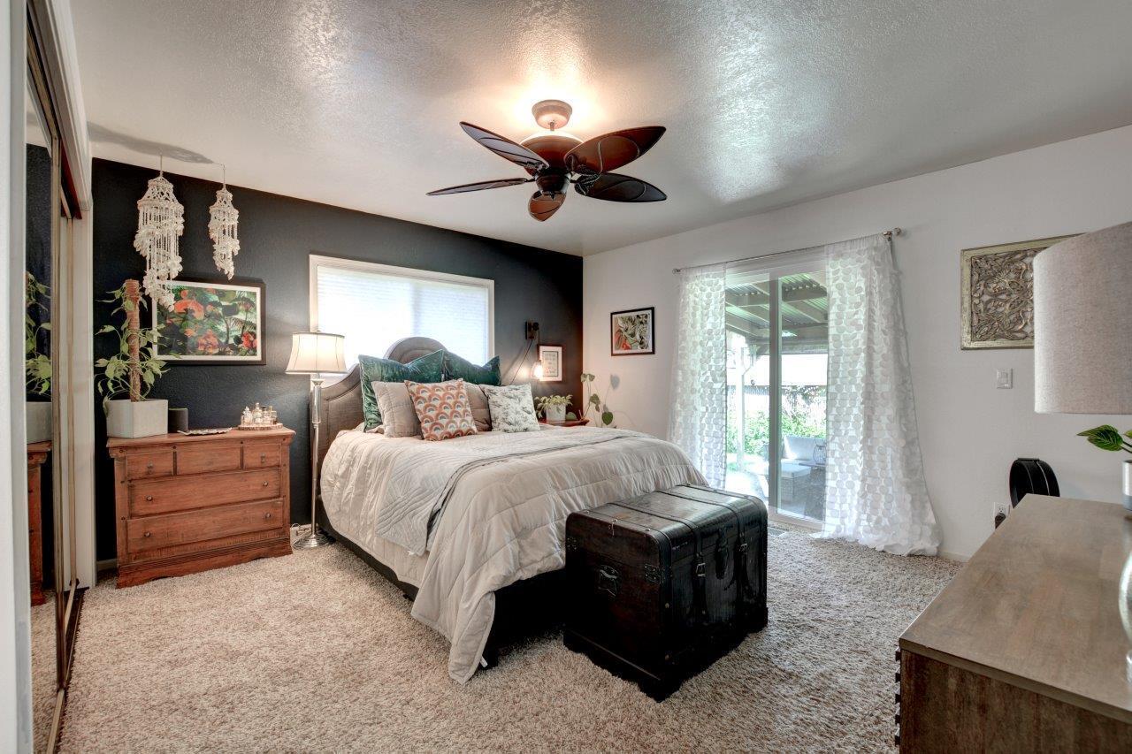 1888 SW Meadow Glen