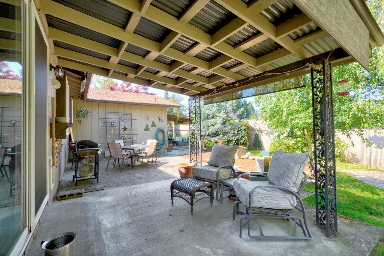 1888 SW Meadow Glen