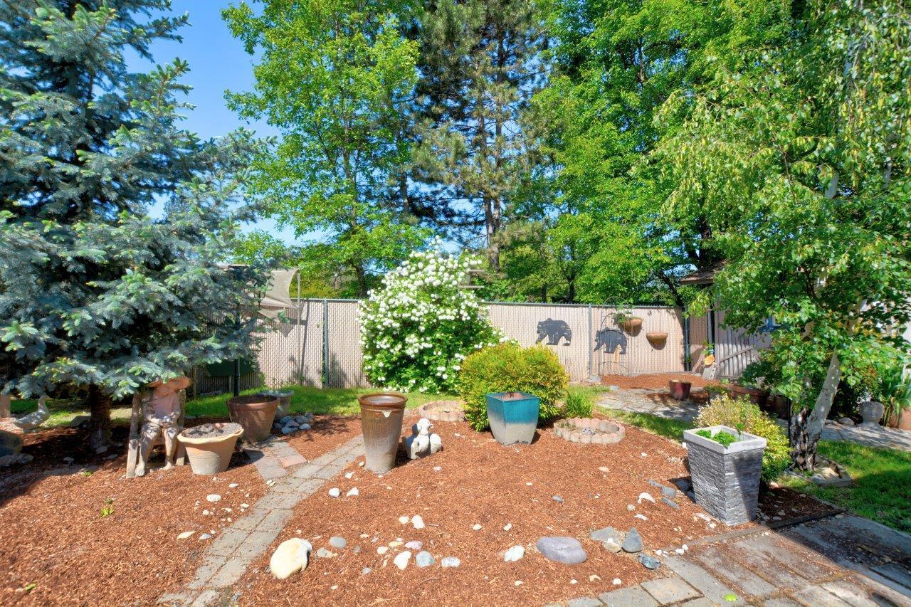 1888 SW Meadow Glen