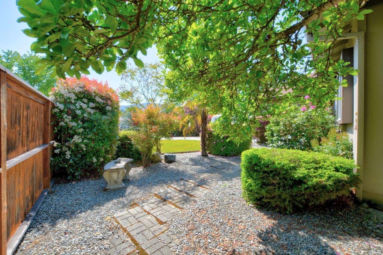 1888 SW Meadow Glen