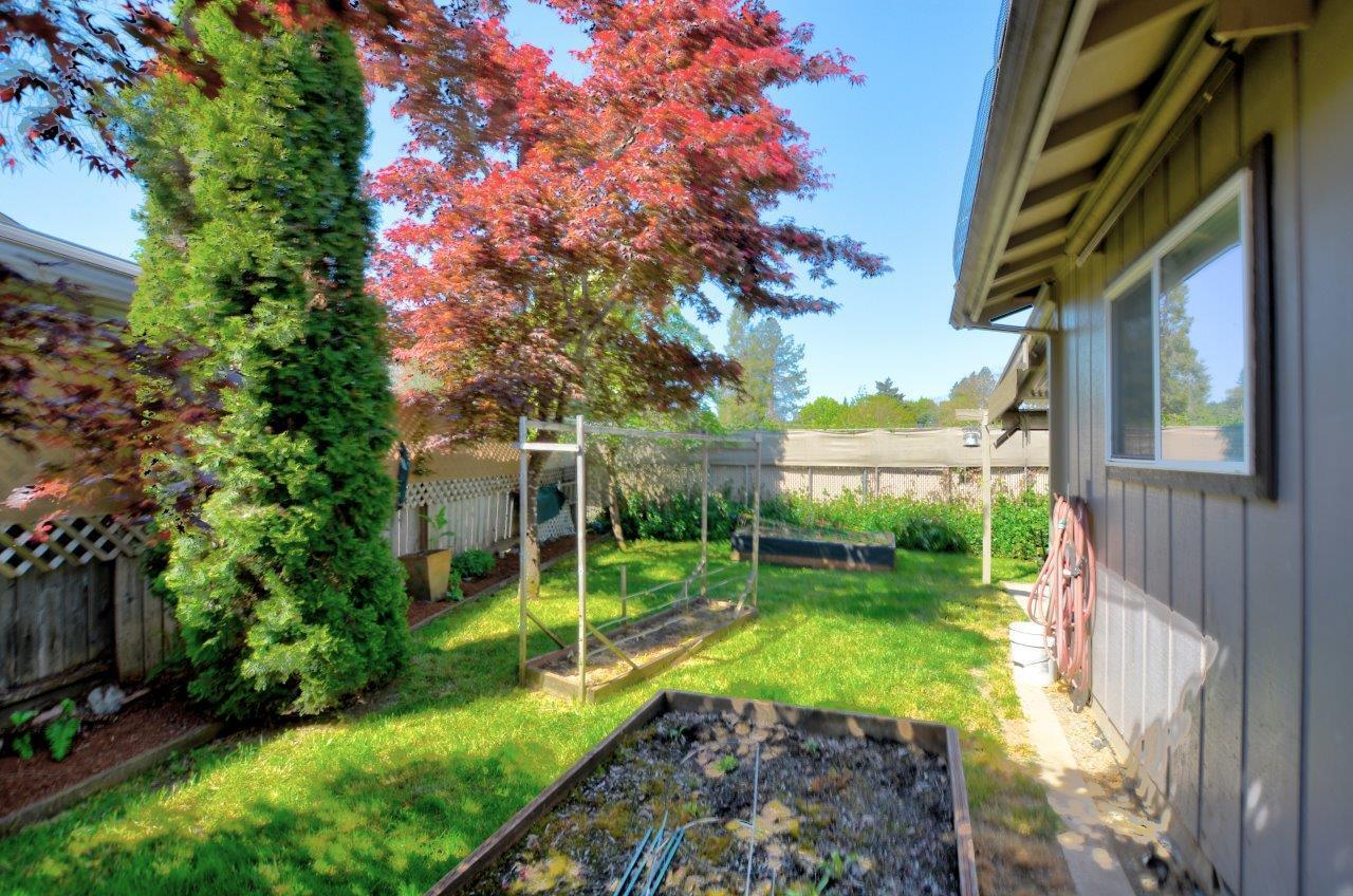 1888 SW Meadow Glen
