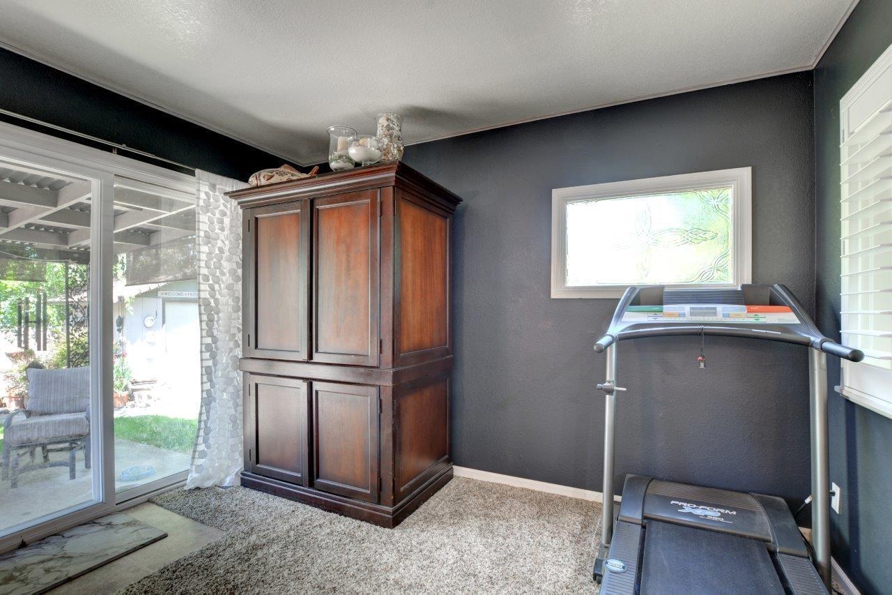 1888 SW Meadow Glen