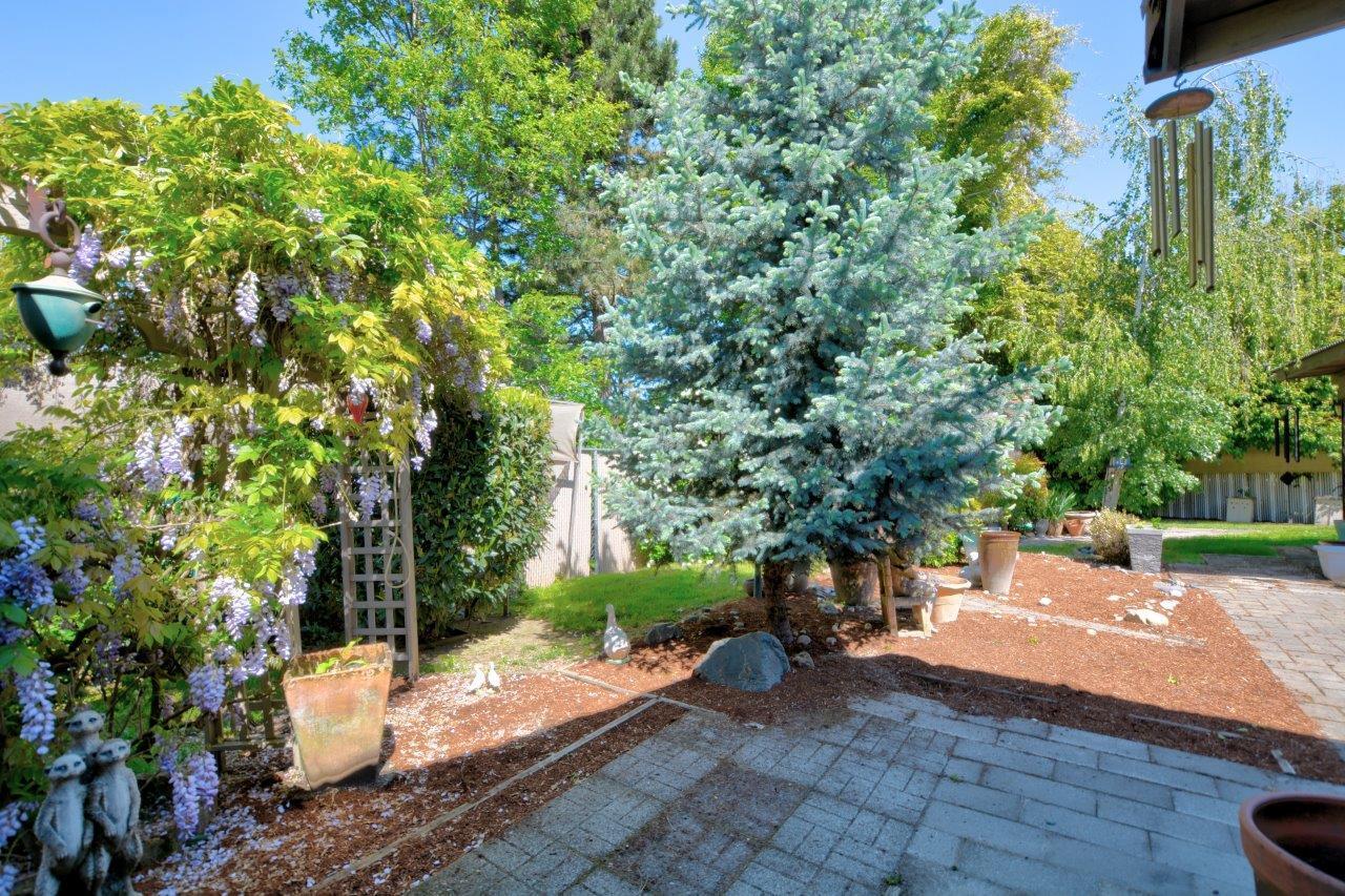 1888 SW Meadow Glen
